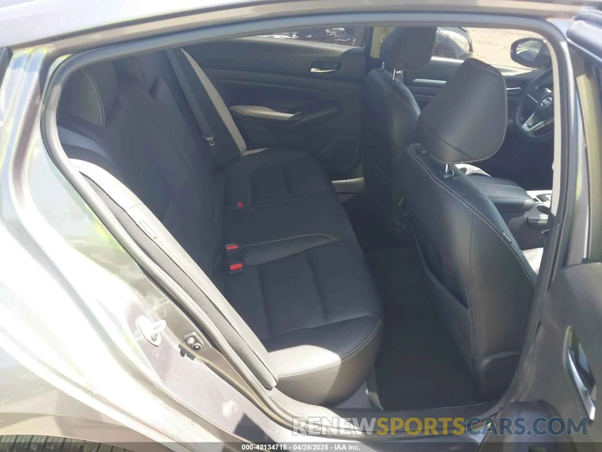 8 Photograph of a damaged car 1N4BL4EV1KC164036 NISSAN ALTIMA 2019