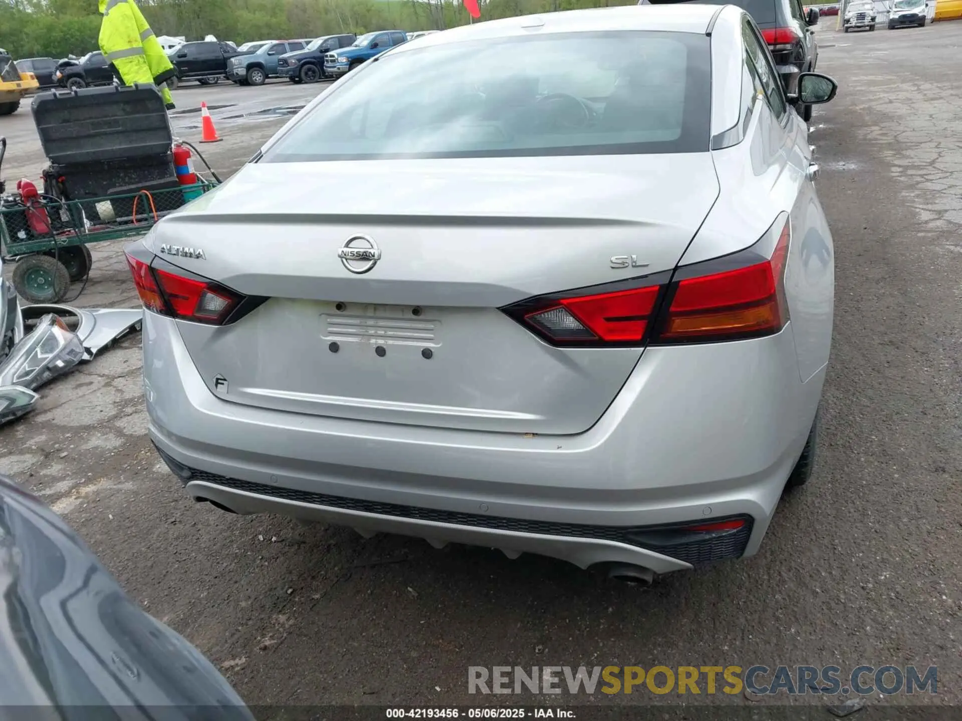 17 Photograph of a damaged car 1N4BL4EV1KC173268 NISSAN ALTIMA 2019