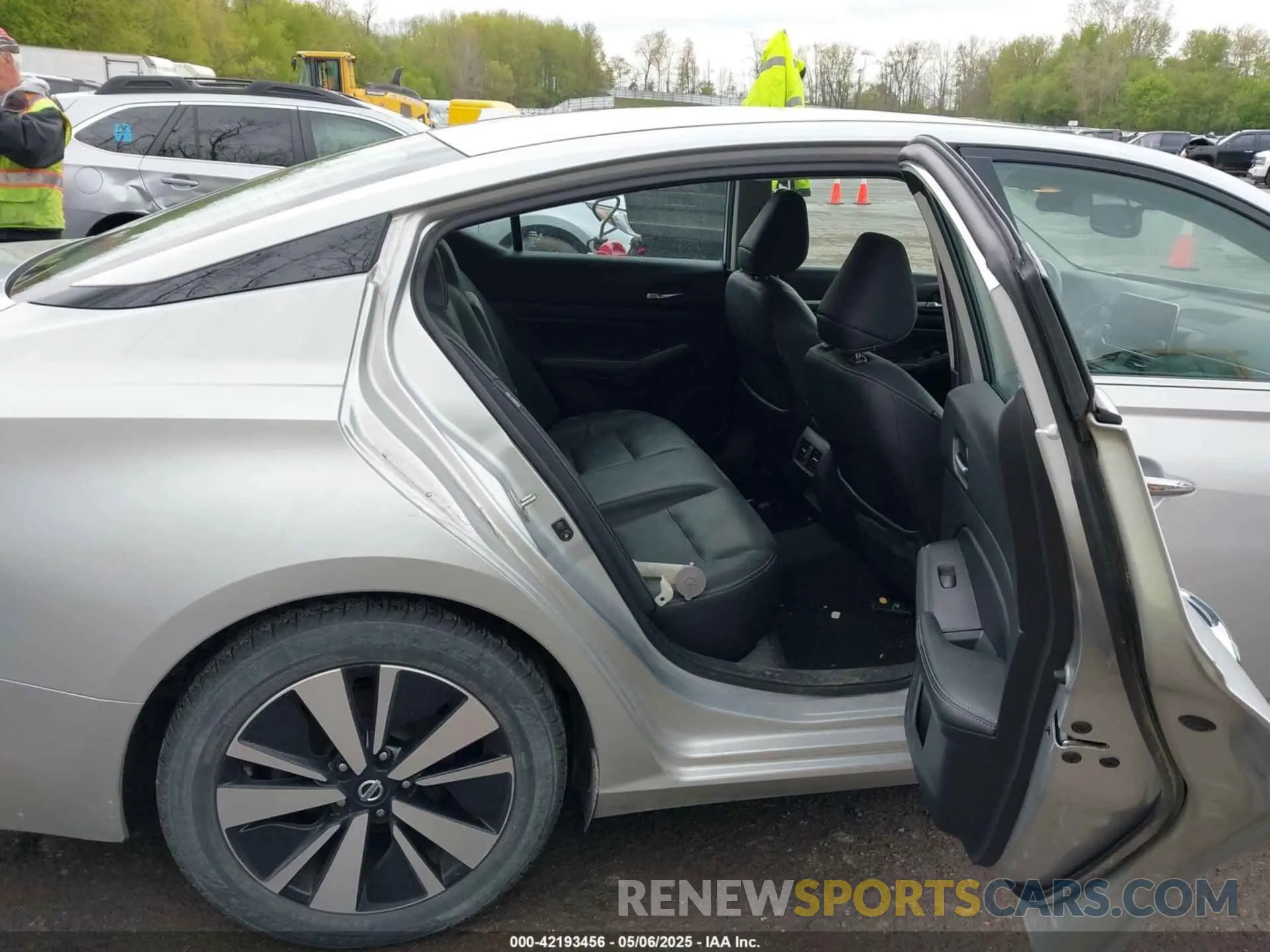 8 Photograph of a damaged car 1N4BL4EV1KC173268 NISSAN ALTIMA 2019