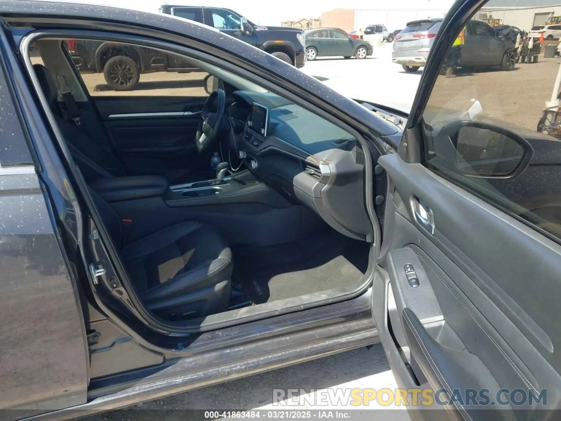 5 Photograph of a damaged car 1N4BL4EV1KC179605 NISSAN ALTIMA 2019