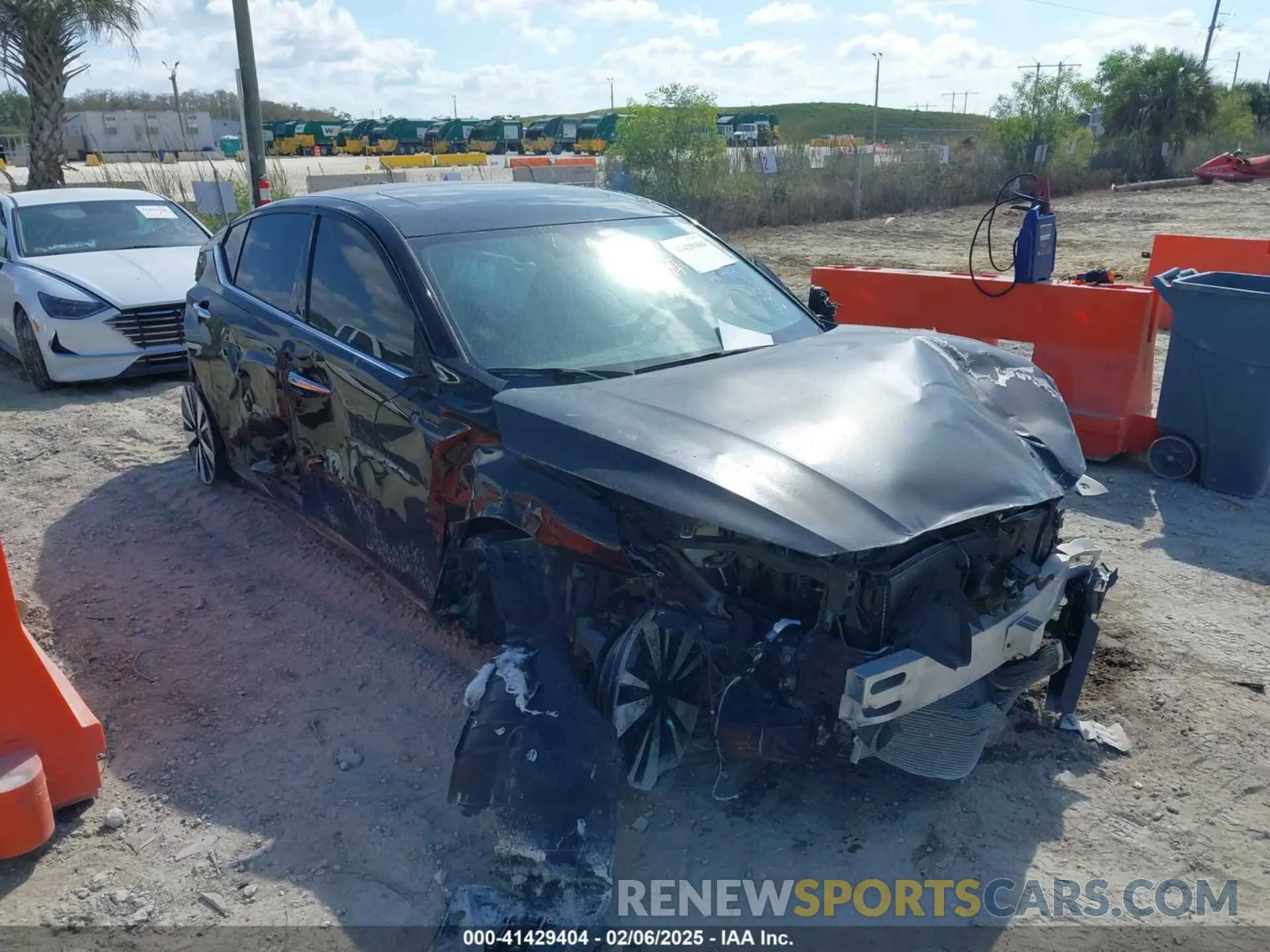 1 Photograph of a damaged car 1N4BL4EV1KC181239 NISSAN ALTIMA 2019