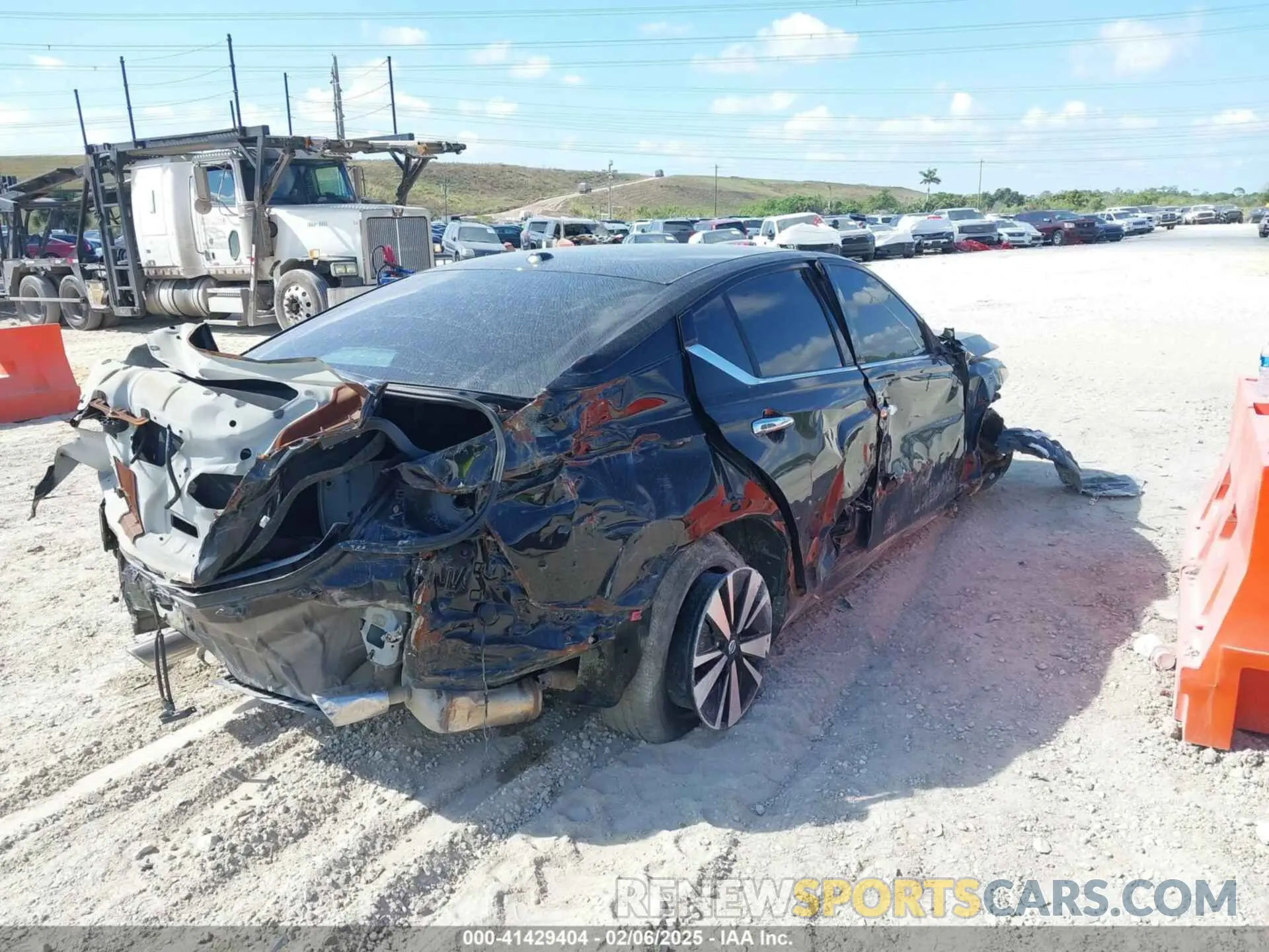 4 Photograph of a damaged car 1N4BL4EV1KC181239 NISSAN ALTIMA 2019