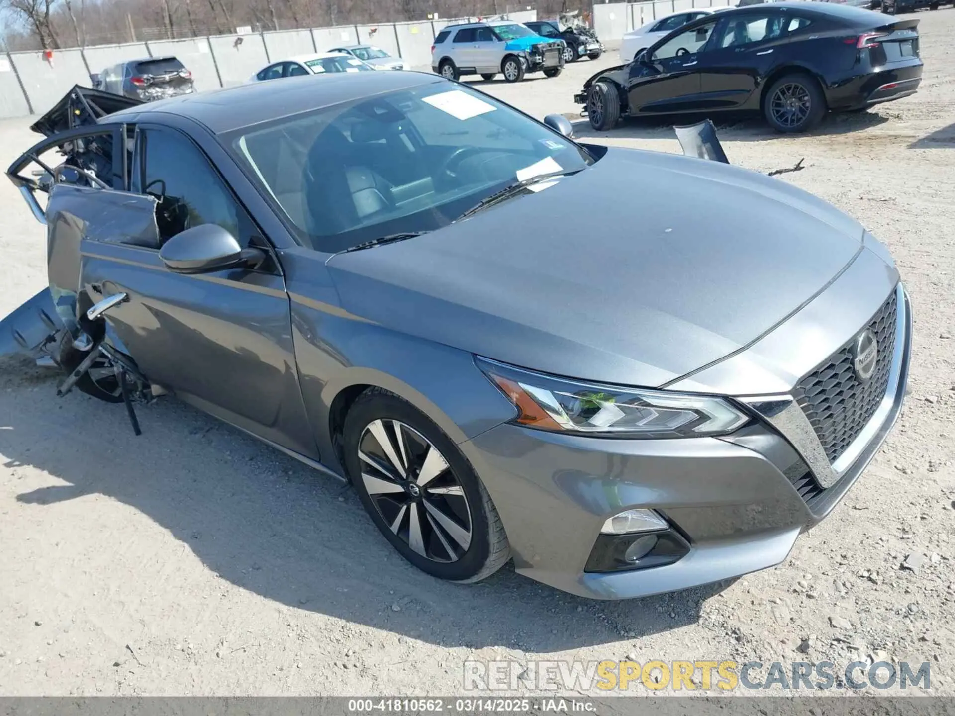 1 Photograph of a damaged car 1N4BL4EV1KC229547 NISSAN ALTIMA 2019