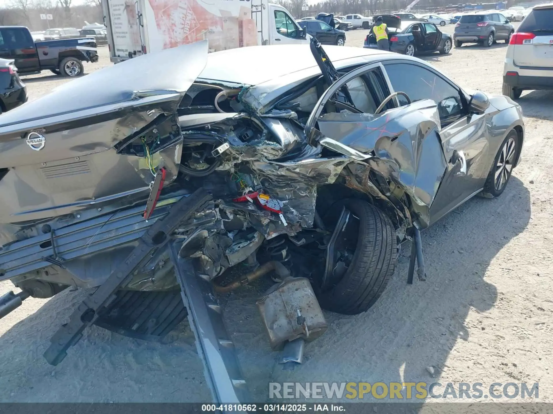 4 Photograph of a damaged car 1N4BL4EV1KC229547 NISSAN ALTIMA 2019