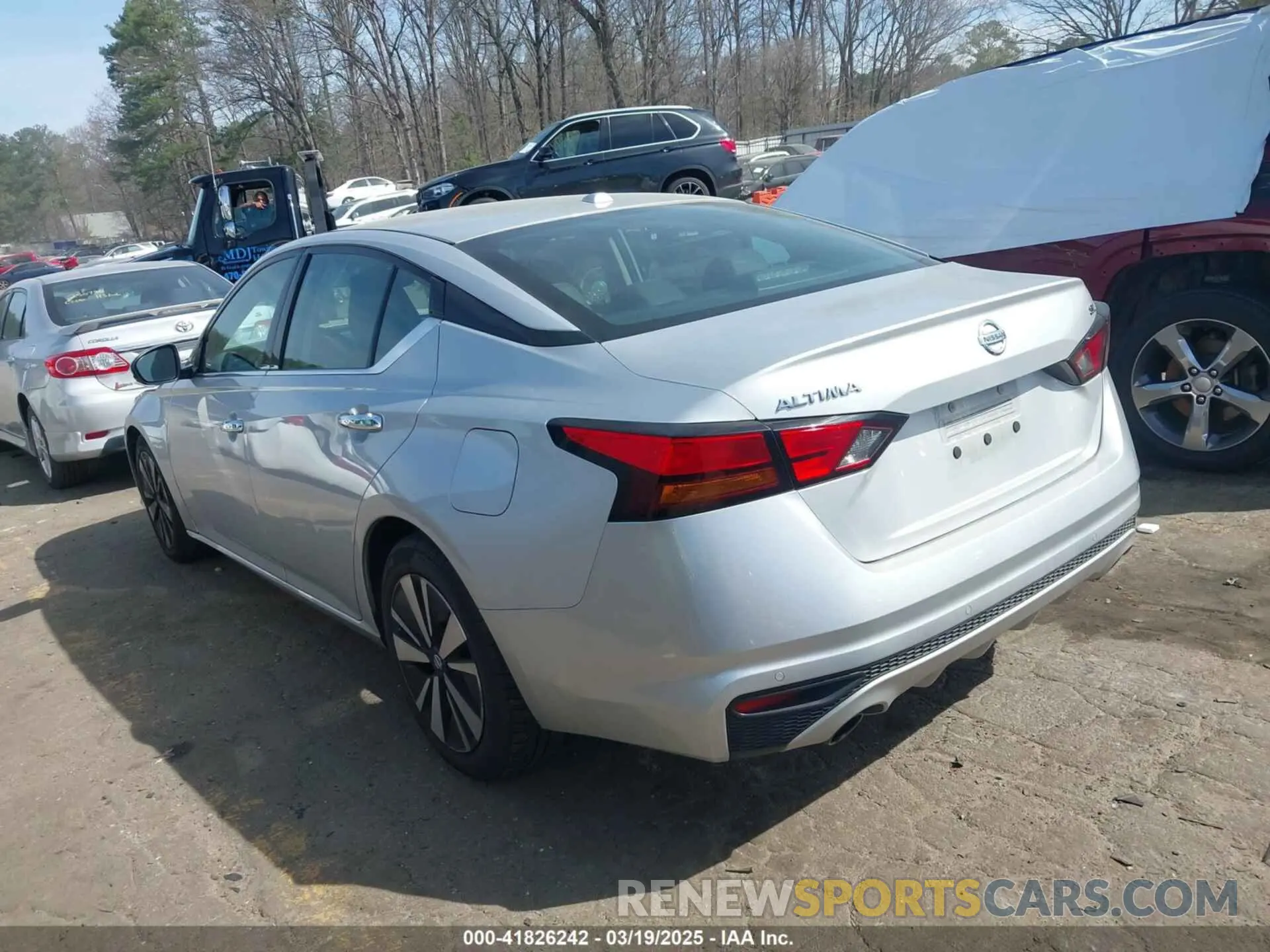 3 Photograph of a damaged car 1N4BL4EV1KC248311 NISSAN ALTIMA 2019