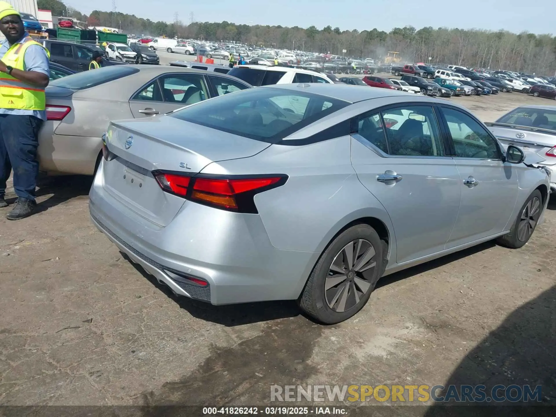 4 Photograph of a damaged car 1N4BL4EV1KC248311 NISSAN ALTIMA 2019