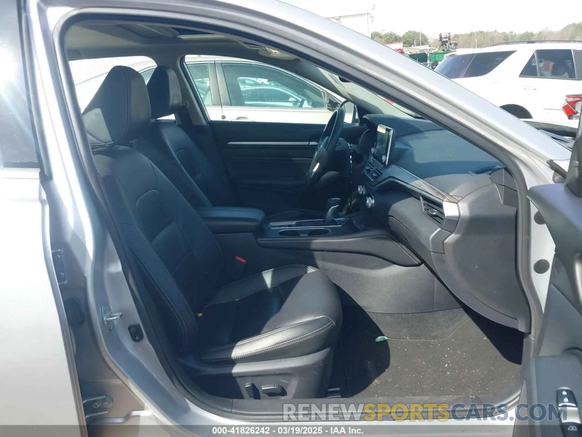 5 Photograph of a damaged car 1N4BL4EV1KC248311 NISSAN ALTIMA 2019