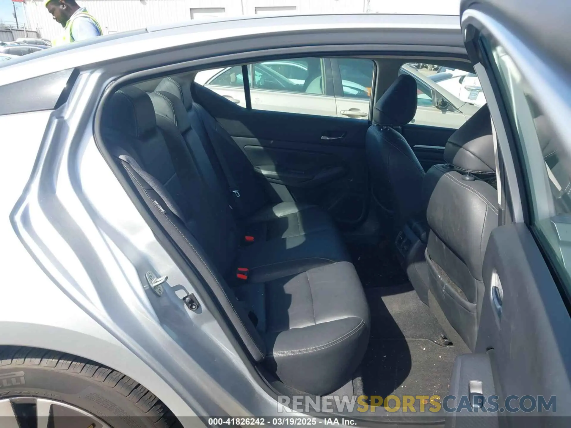 8 Photograph of a damaged car 1N4BL4EV1KC248311 NISSAN ALTIMA 2019
