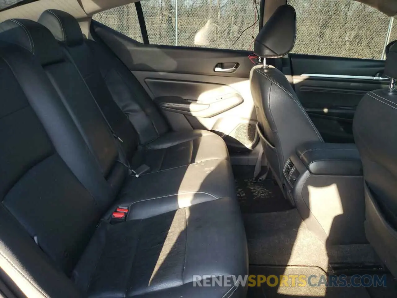 10 Photograph of a damaged car 1N4BL4EV1KC255680 NISSAN ALTIMA 2019