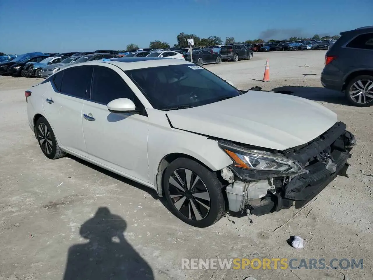 4 Photograph of a damaged car 1N4BL4EV2KC131658 NISSAN ALTIMA 2019