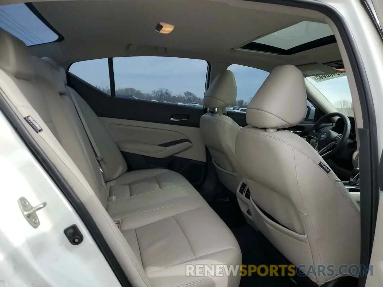 10 Photograph of a damaged car 1N4BL4EV2KC144409 NISSAN ALTIMA 2019