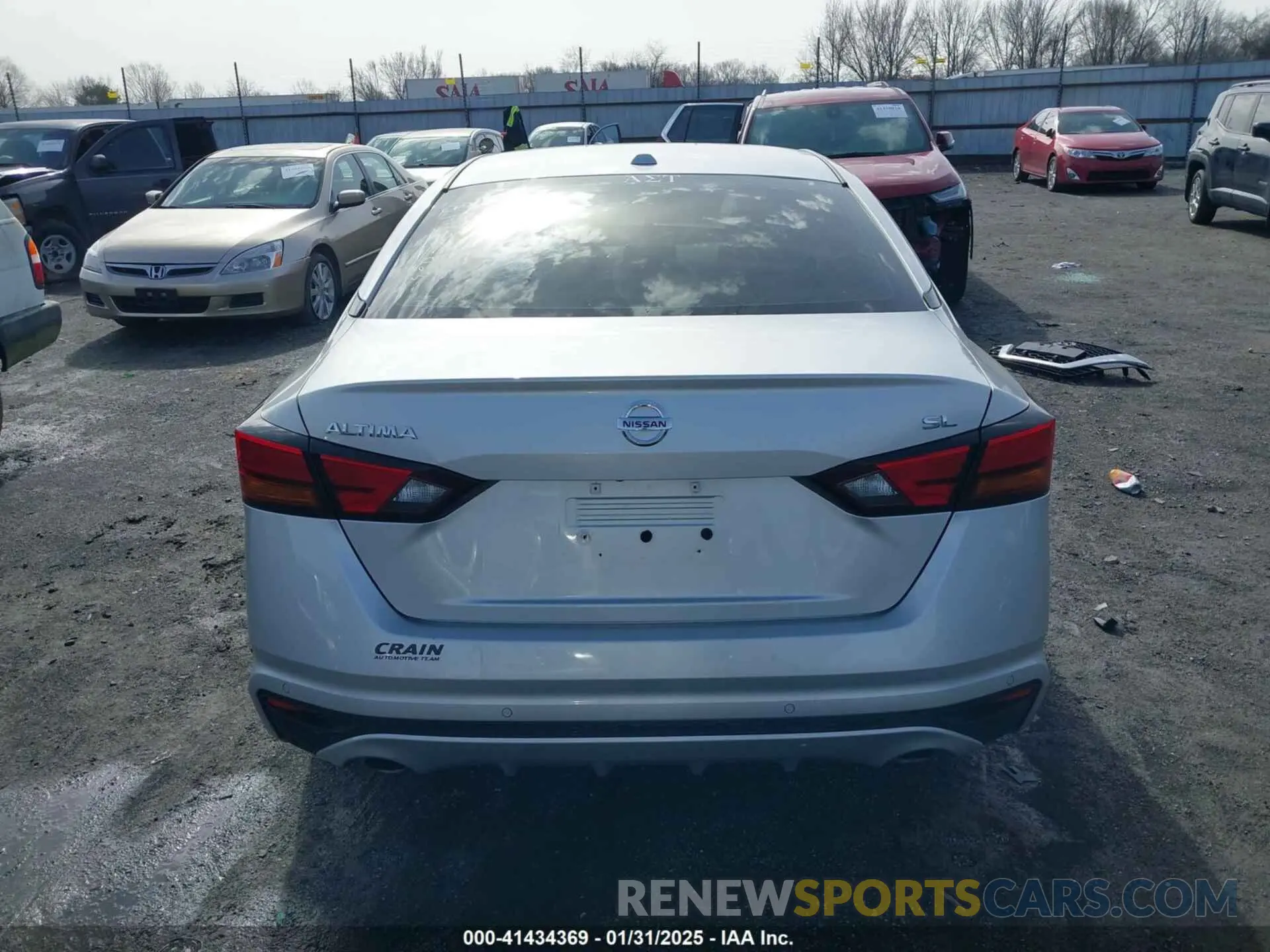 17 Photograph of a damaged car 1N4BL4EV2KC151649 NISSAN ALTIMA 2019