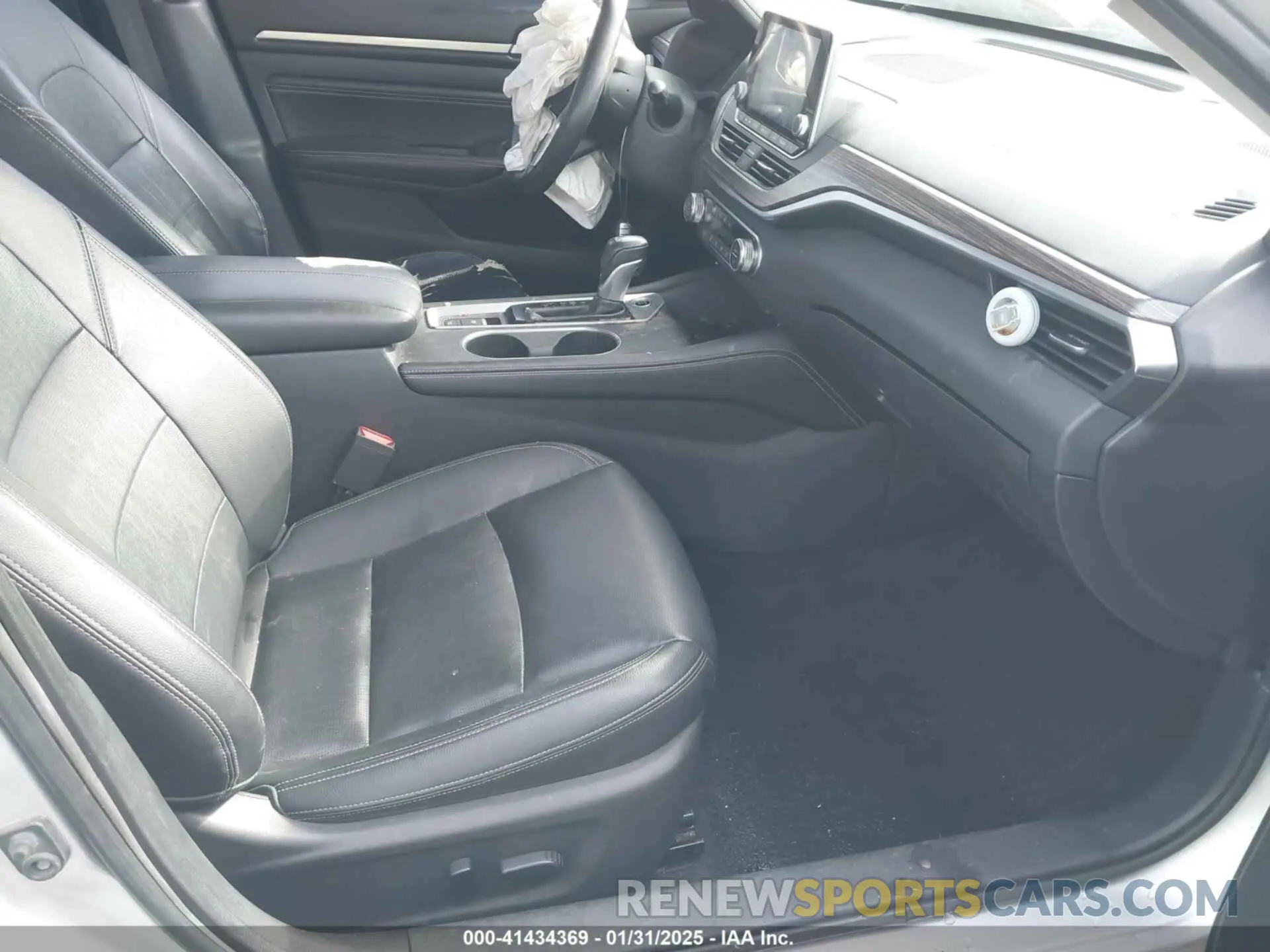 5 Photograph of a damaged car 1N4BL4EV2KC151649 NISSAN ALTIMA 2019
