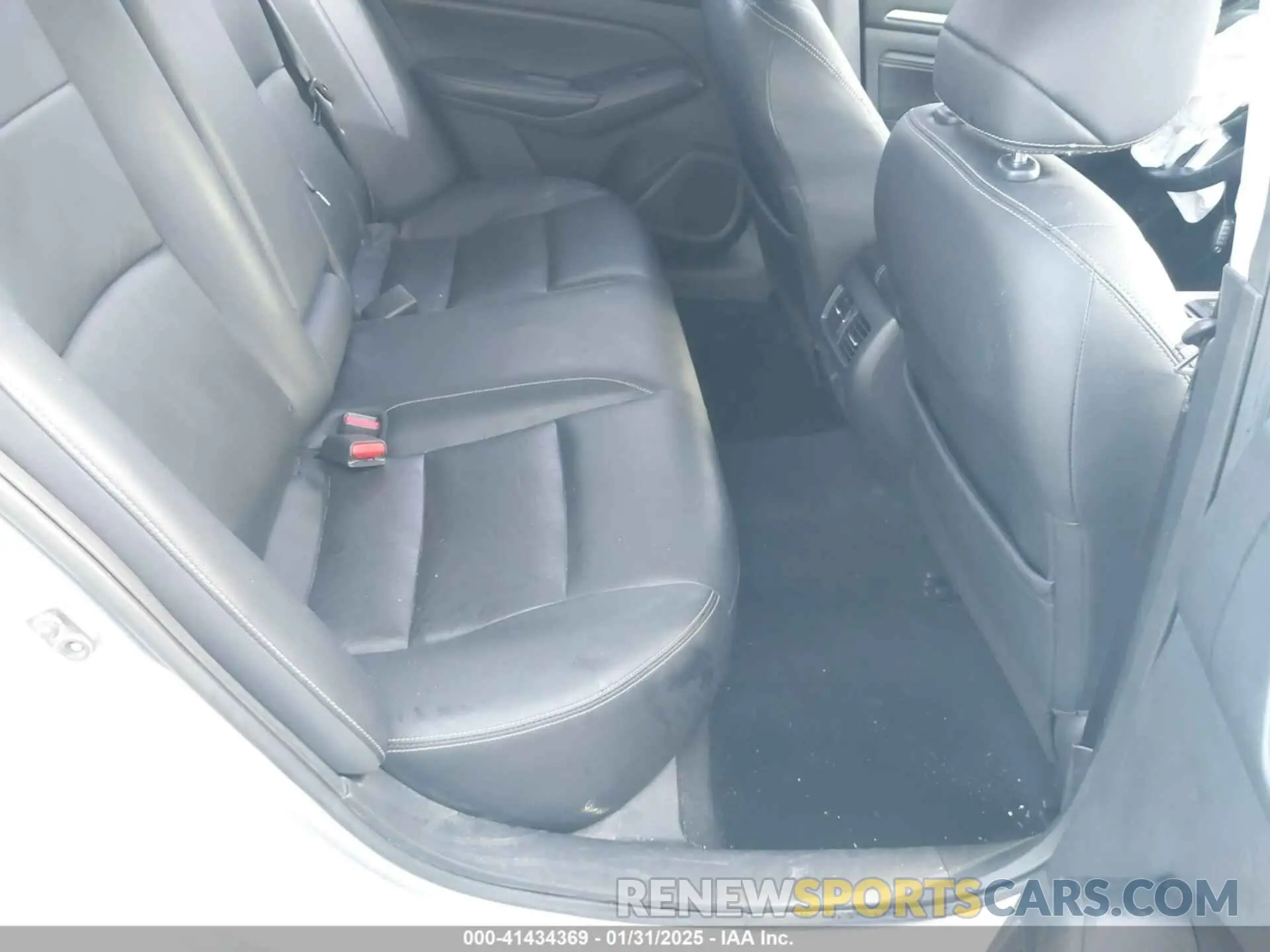 8 Photograph of a damaged car 1N4BL4EV2KC151649 NISSAN ALTIMA 2019