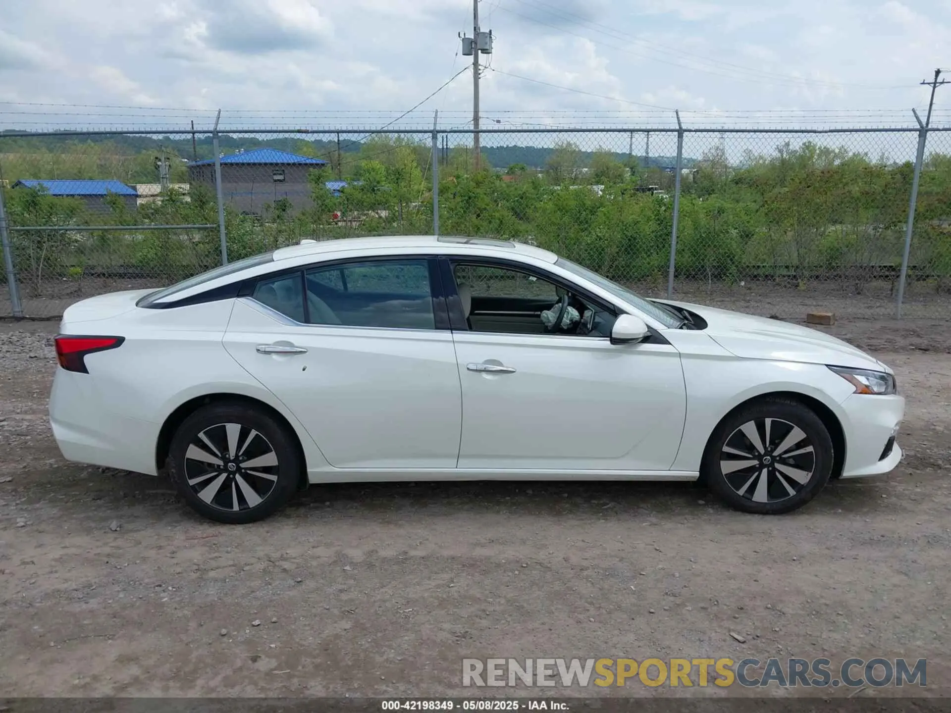13 Photograph of a damaged car 1N4BL4EV2KC166300 NISSAN ALTIMA 2019