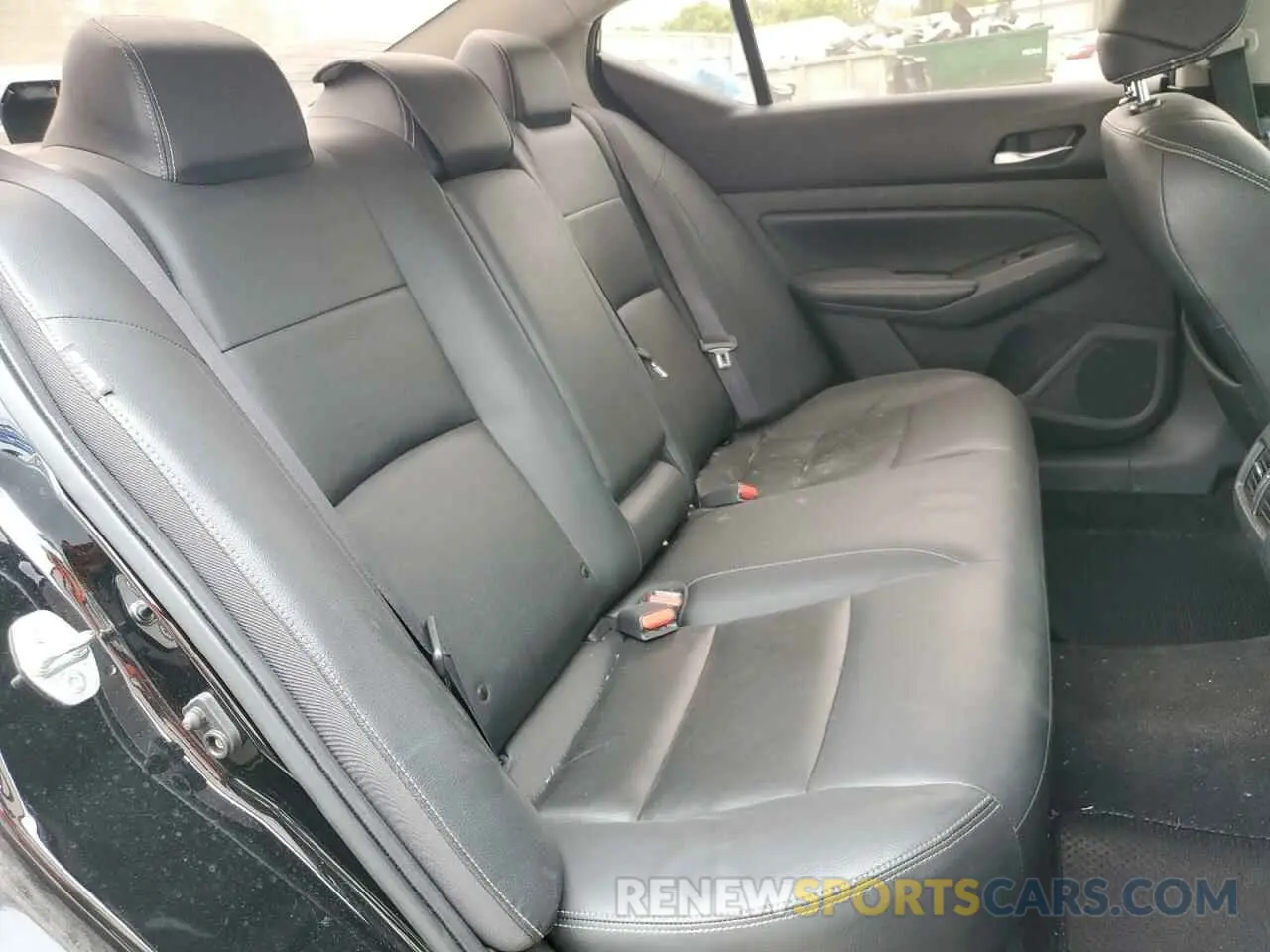 10 Photograph of a damaged car 1N4BL4EV2KC194033 NISSAN ALTIMA 2019
