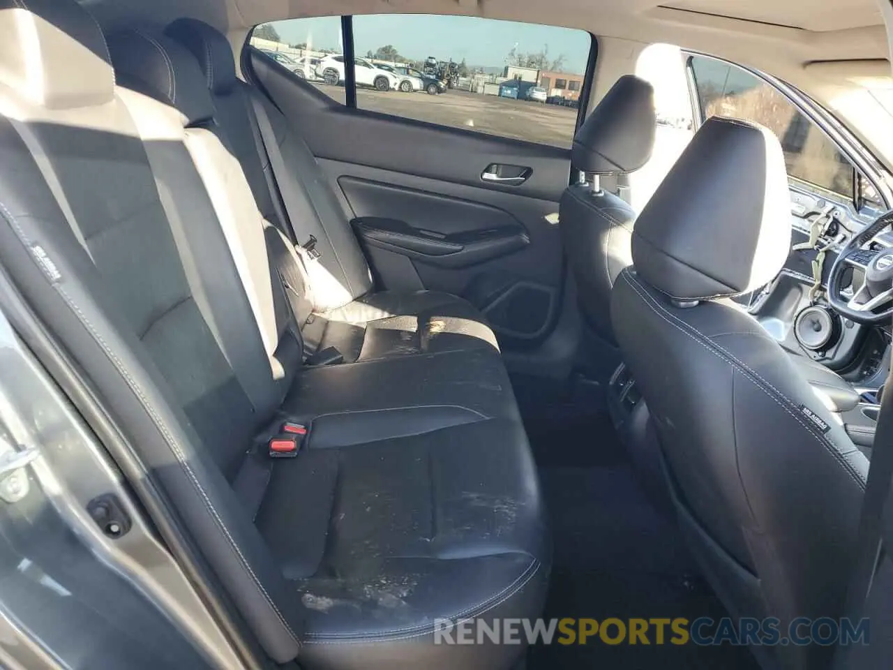 10 Photograph of a damaged car 1N4BL4EV2KC259477 NISSAN ALTIMA 2019