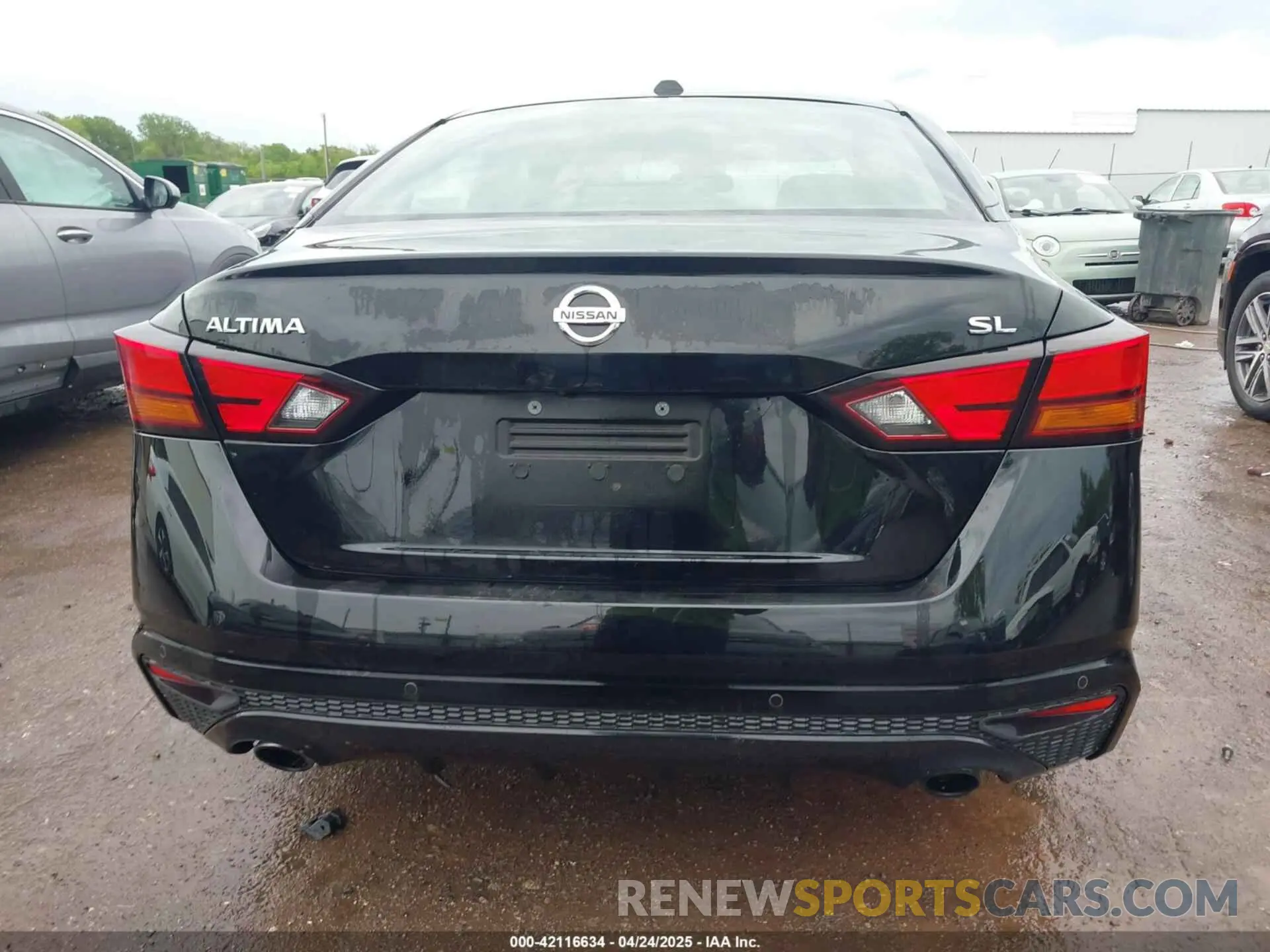 17 Photograph of a damaged car 1N4BL4EV3KC148131 NISSAN ALTIMA 2019