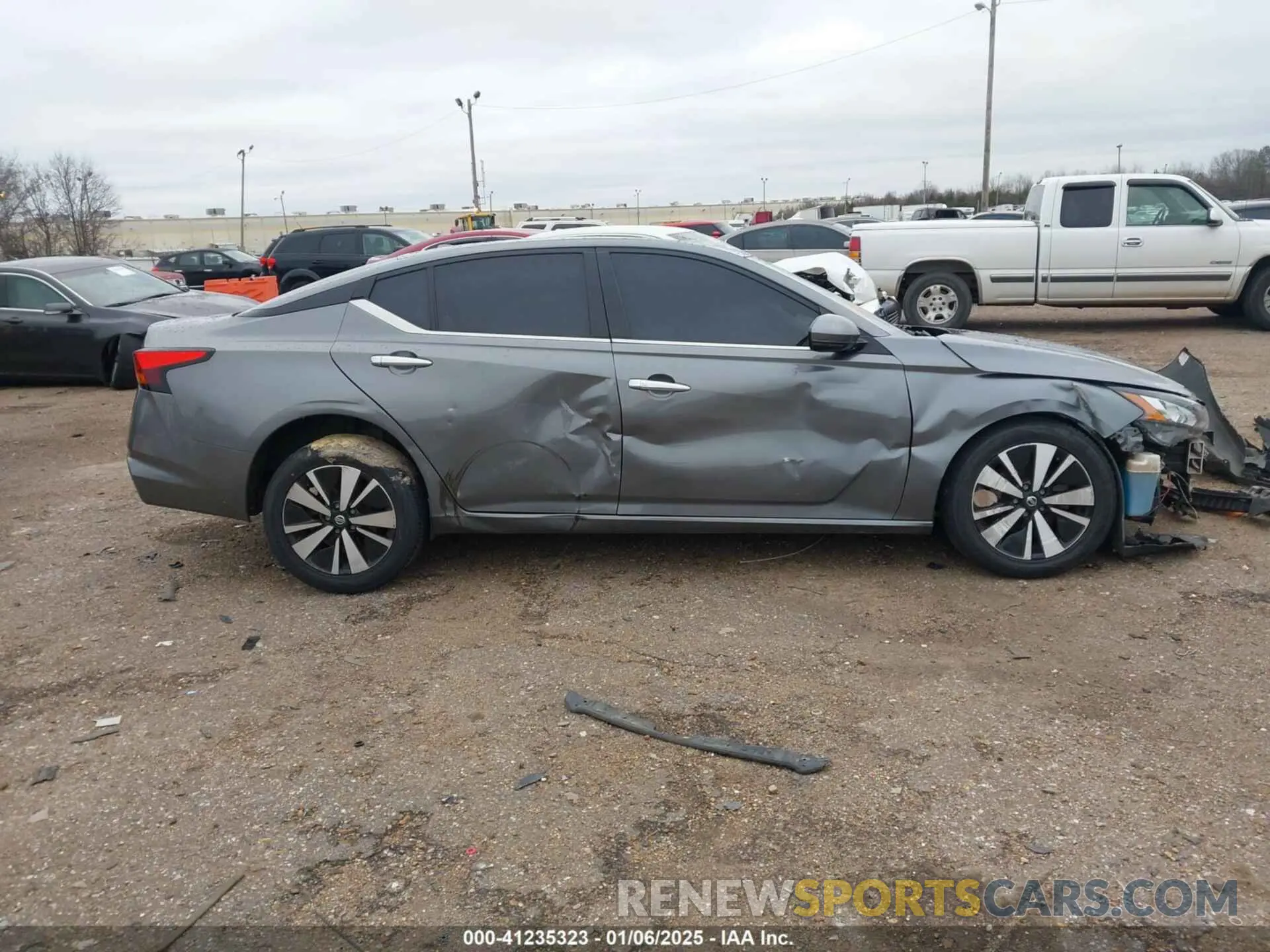 13 Photograph of a damaged car 1N4BL4EV3KC151739 NISSAN ALTIMA 2019
