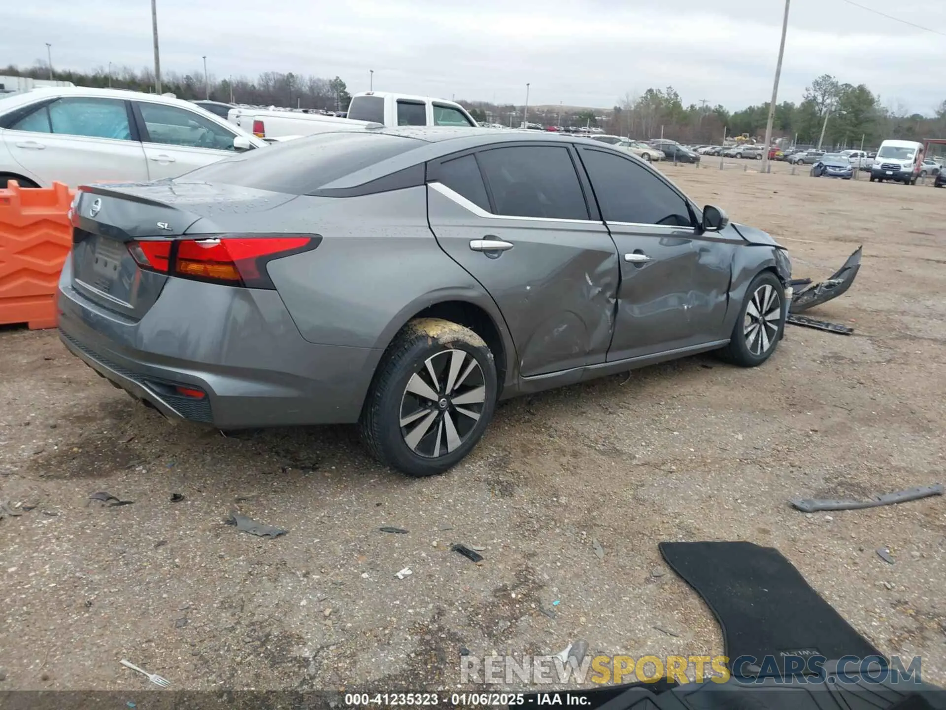 4 Photograph of a damaged car 1N4BL4EV3KC151739 NISSAN ALTIMA 2019