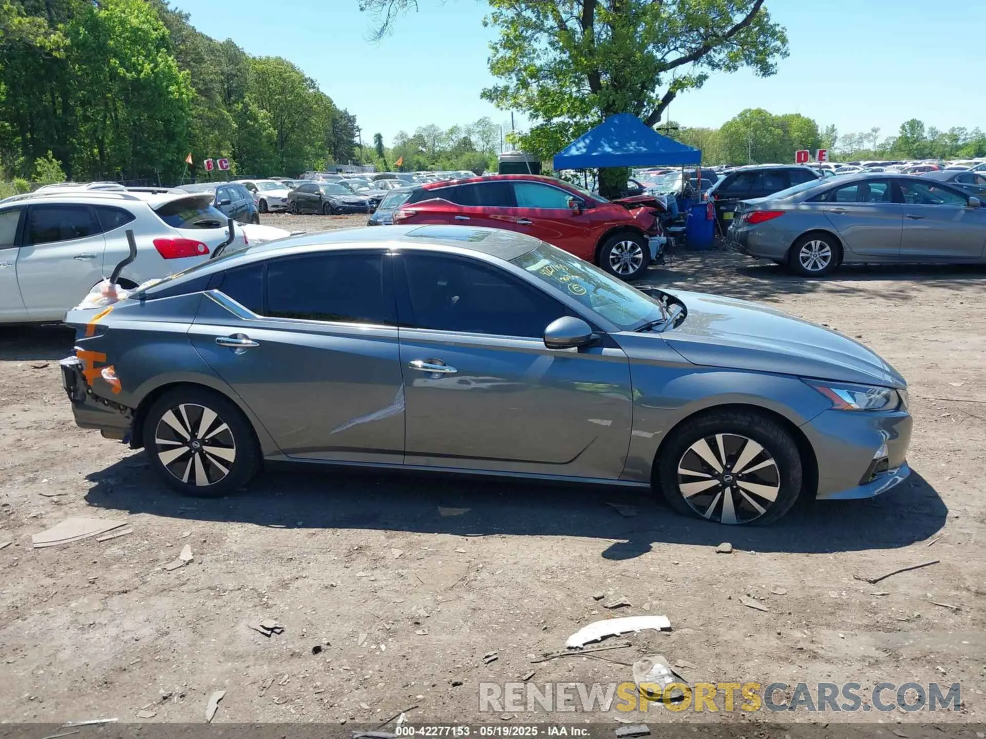 13 Photograph of a damaged car 1N4BL4EV3KC188239 NISSAN ALTIMA 2019
