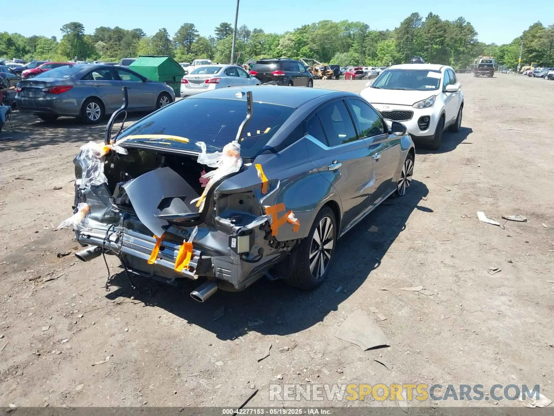 4 Photograph of a damaged car 1N4BL4EV3KC188239 NISSAN ALTIMA 2019