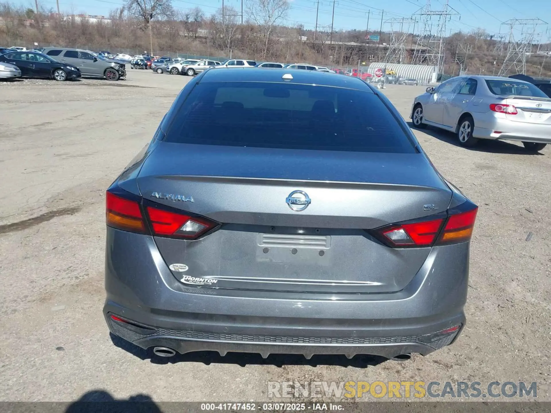 17 Photograph of a damaged car 1N4BL4EV3KC198950 NISSAN ALTIMA 2019