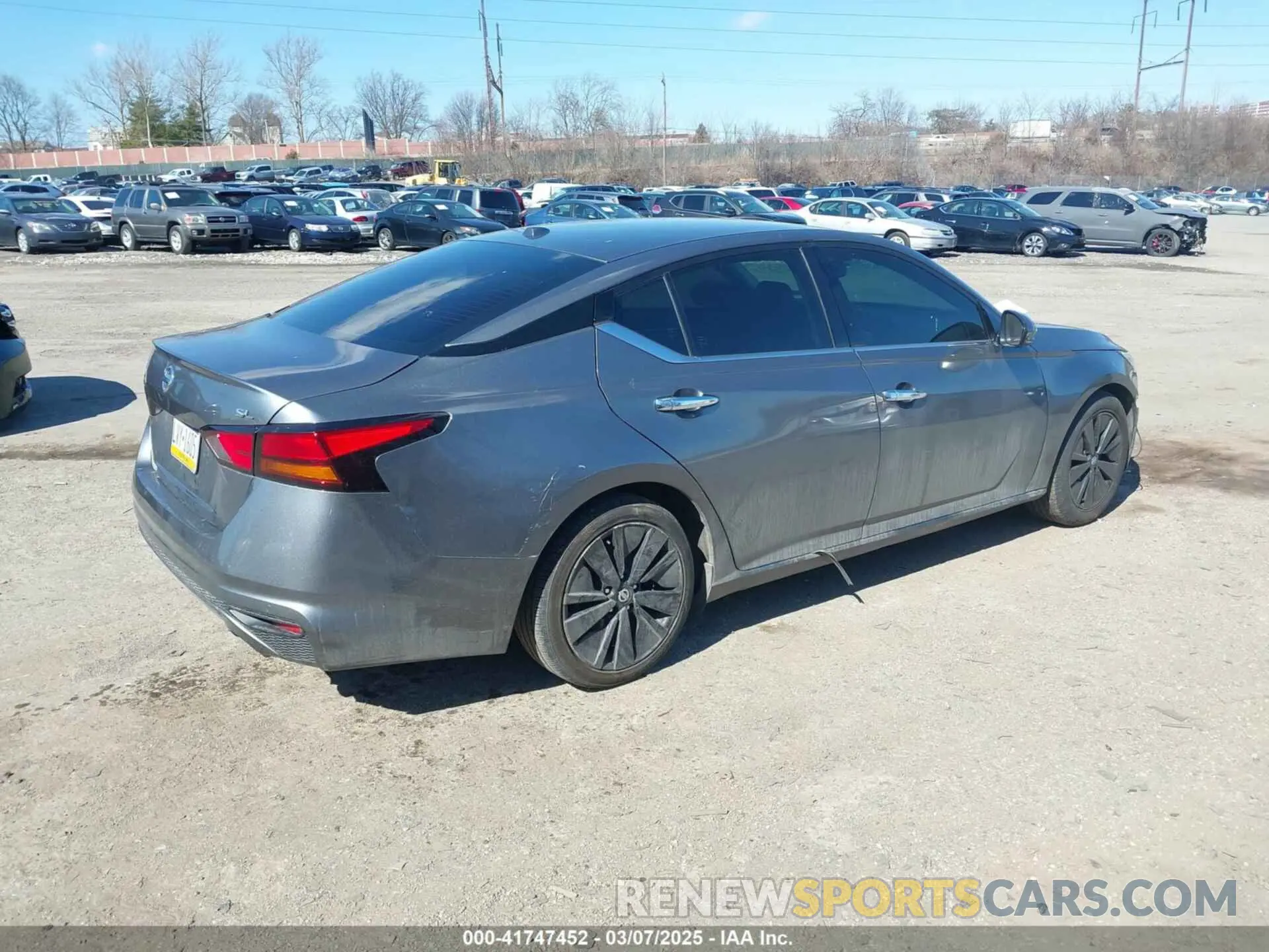 4 Photograph of a damaged car 1N4BL4EV3KC198950 NISSAN ALTIMA 2019