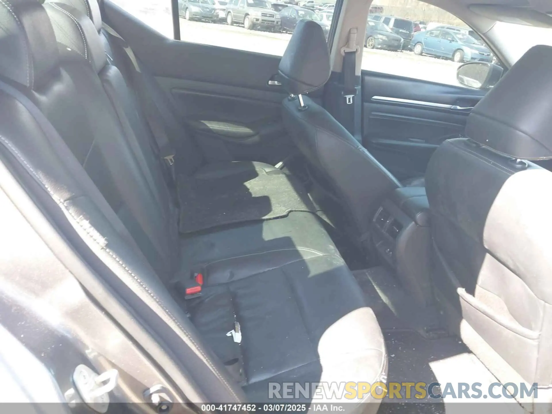 8 Photograph of a damaged car 1N4BL4EV3KC198950 NISSAN ALTIMA 2019