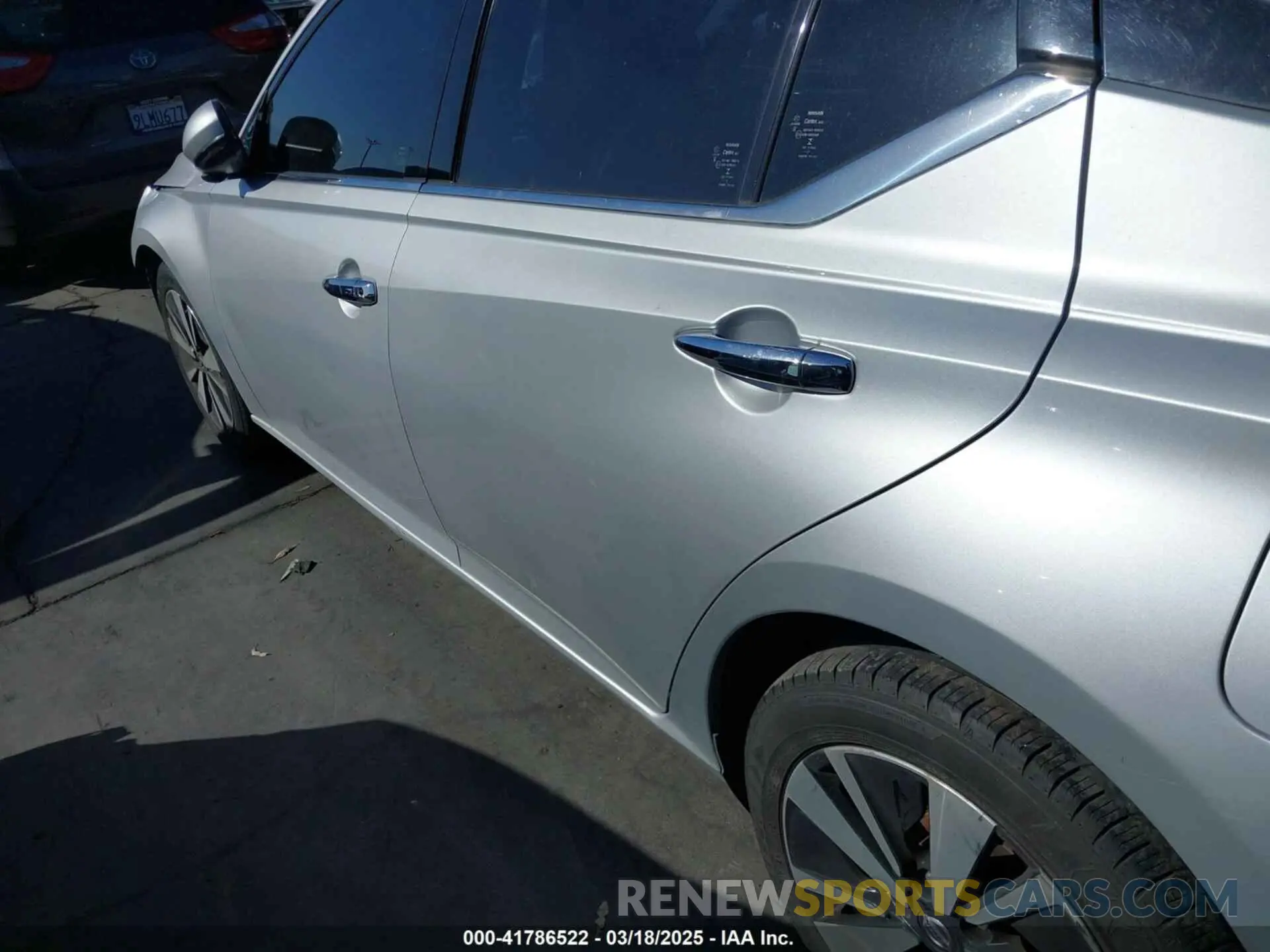 13 Photograph of a damaged car 1N4BL4EV3KC230490 NISSAN ALTIMA 2019