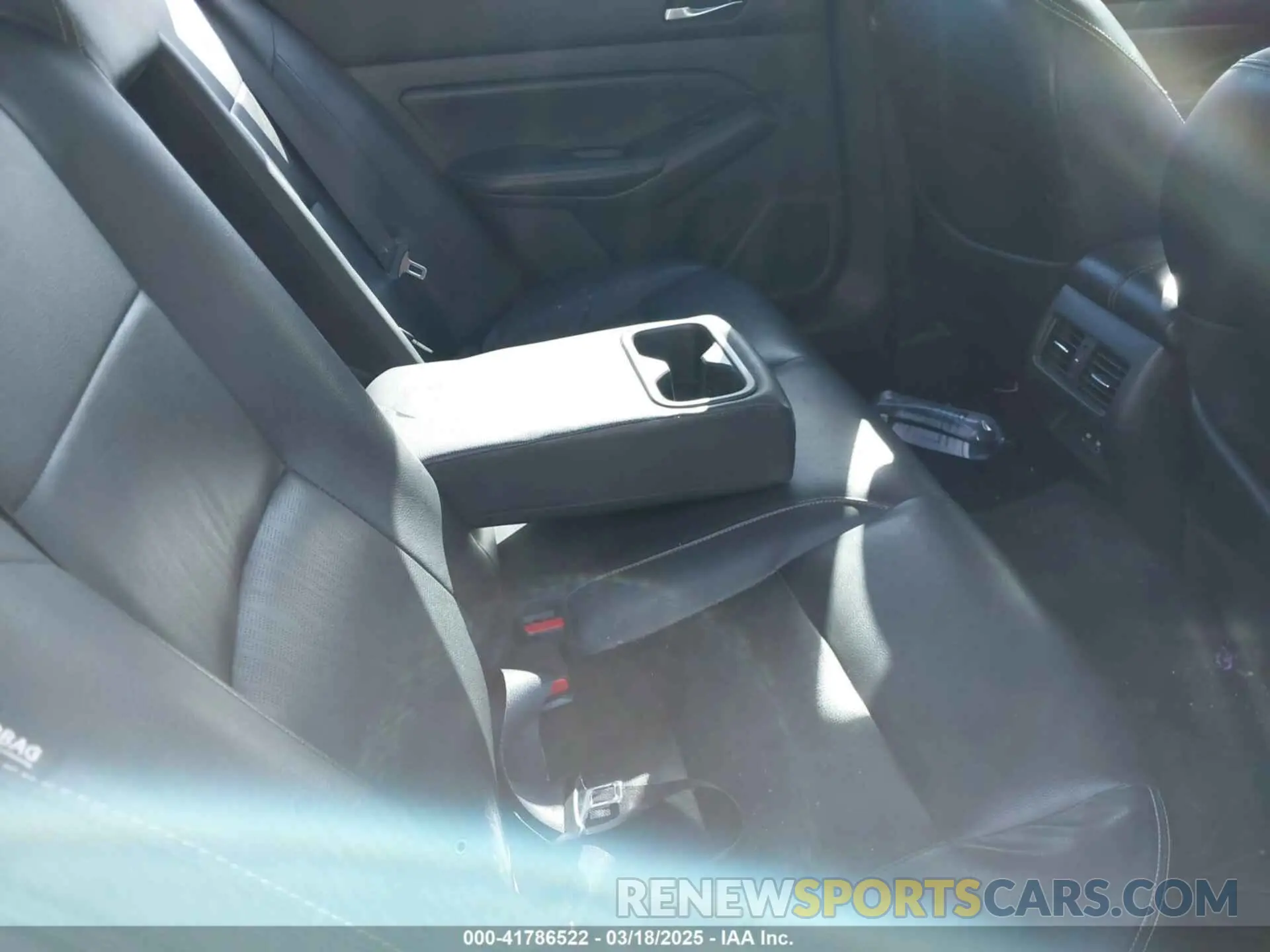 8 Photograph of a damaged car 1N4BL4EV3KC230490 NISSAN ALTIMA 2019