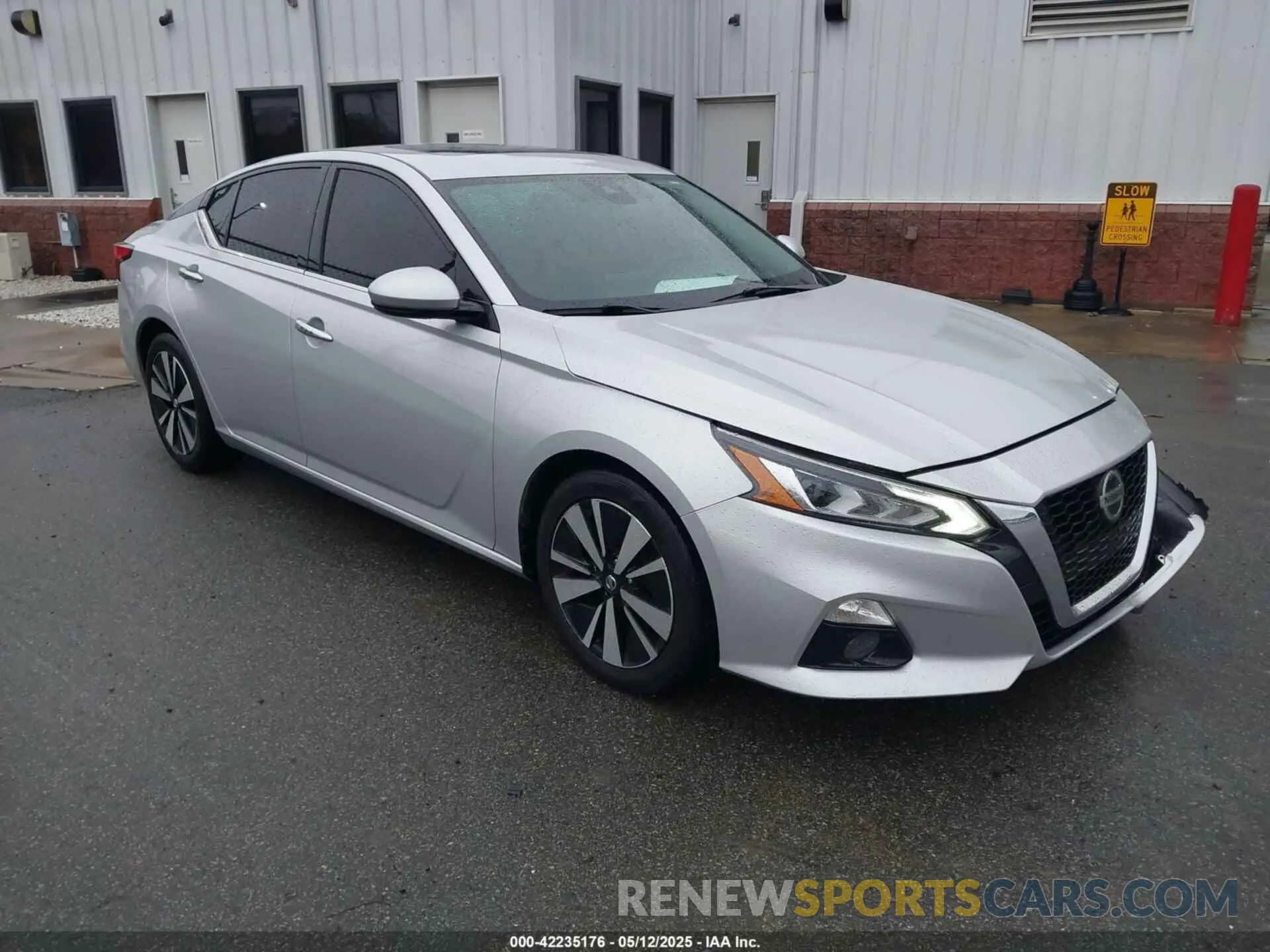 1 Photograph of a damaged car 1N4BL4EV3KC246575 NISSAN ALTIMA 2019