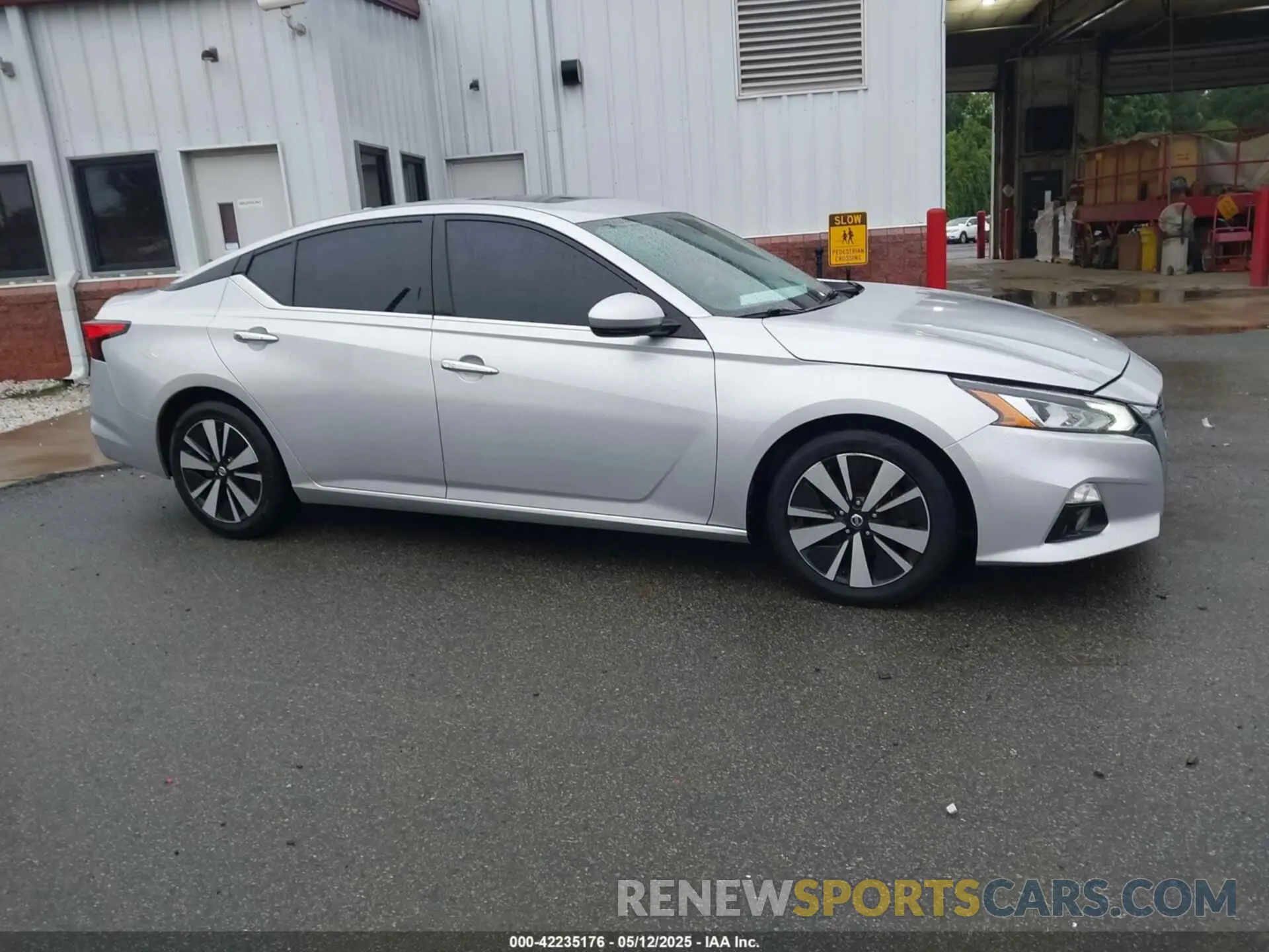 13 Photograph of a damaged car 1N4BL4EV3KC246575 NISSAN ALTIMA 2019