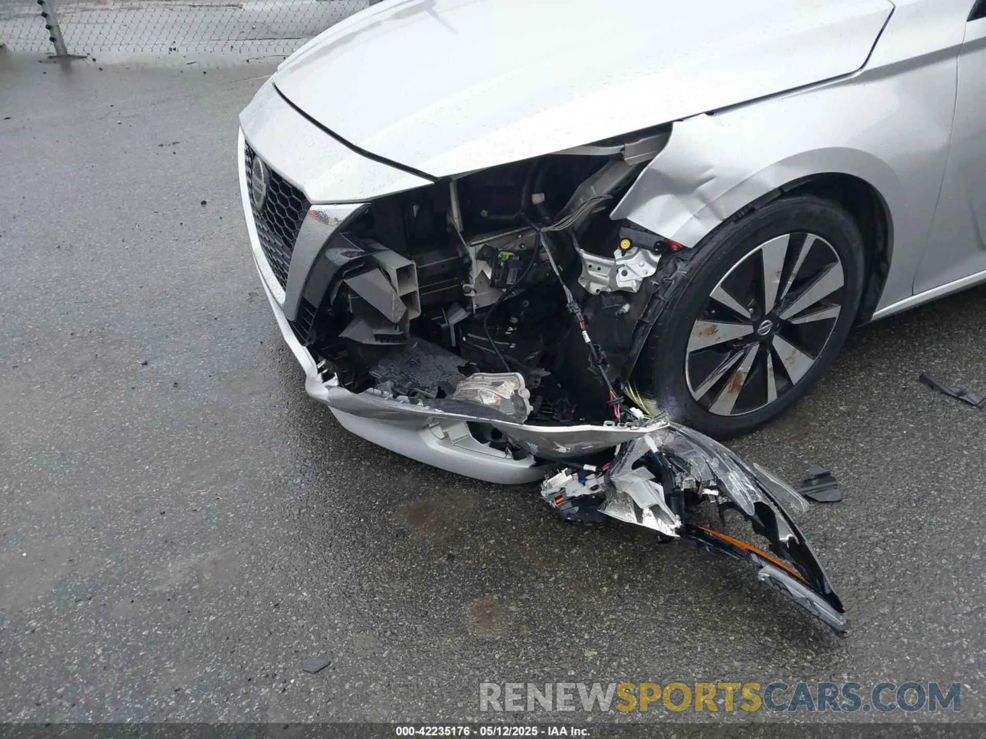 6 Photograph of a damaged car 1N4BL4EV3KC246575 NISSAN ALTIMA 2019