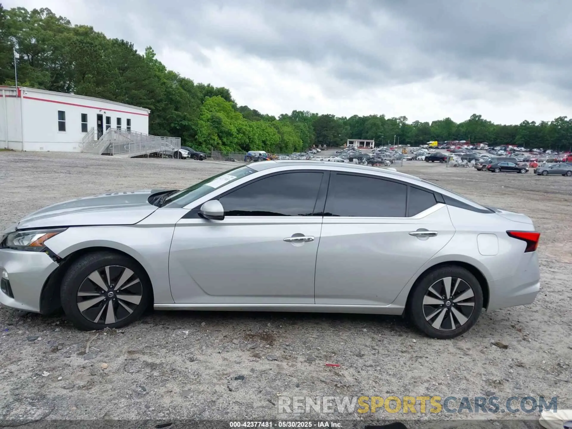 13 Photograph of a damaged car 1N4BL4EV3KC248620 NISSAN ALTIMA 2019