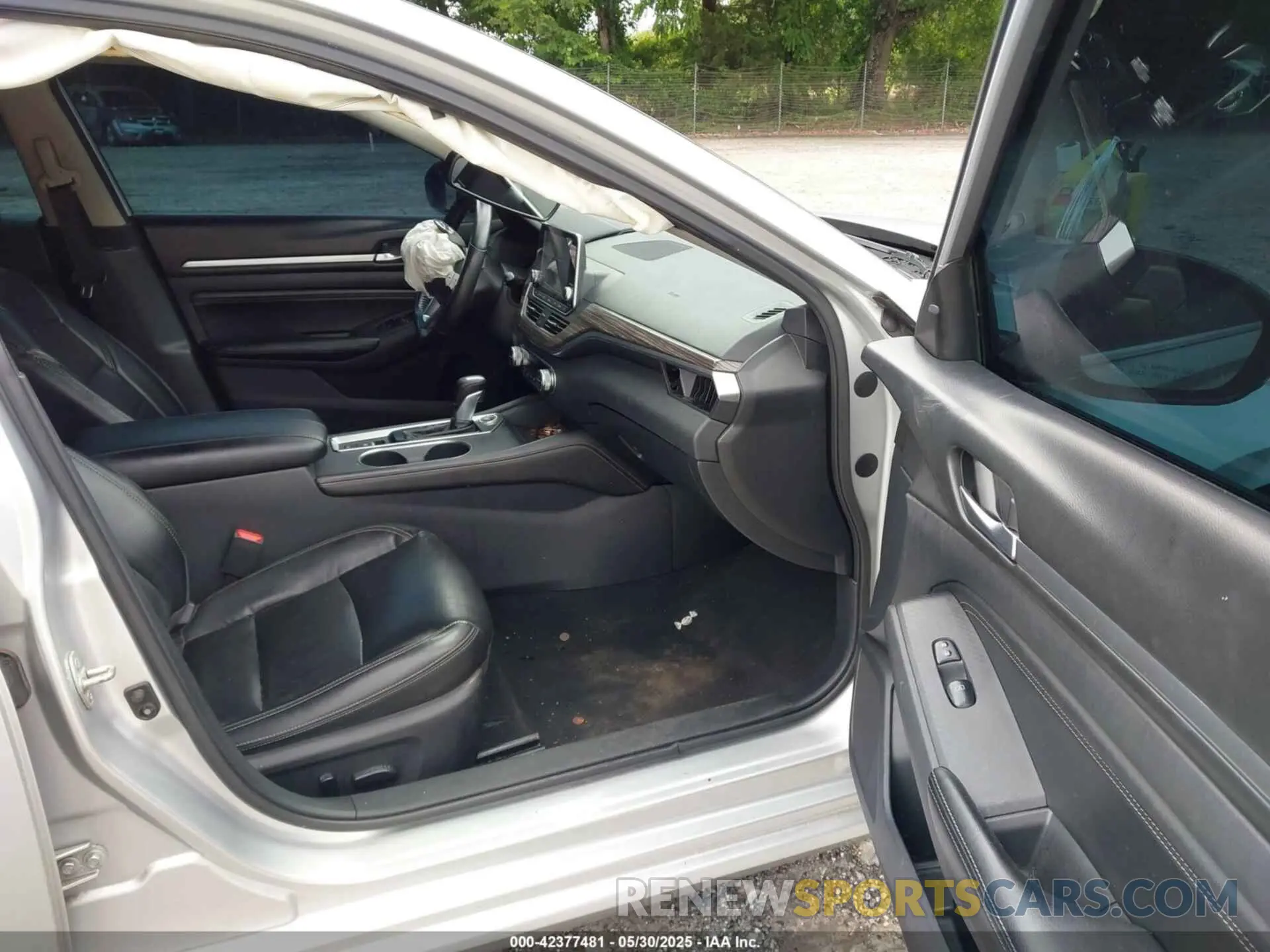 5 Photograph of a damaged car 1N4BL4EV3KC248620 NISSAN ALTIMA 2019