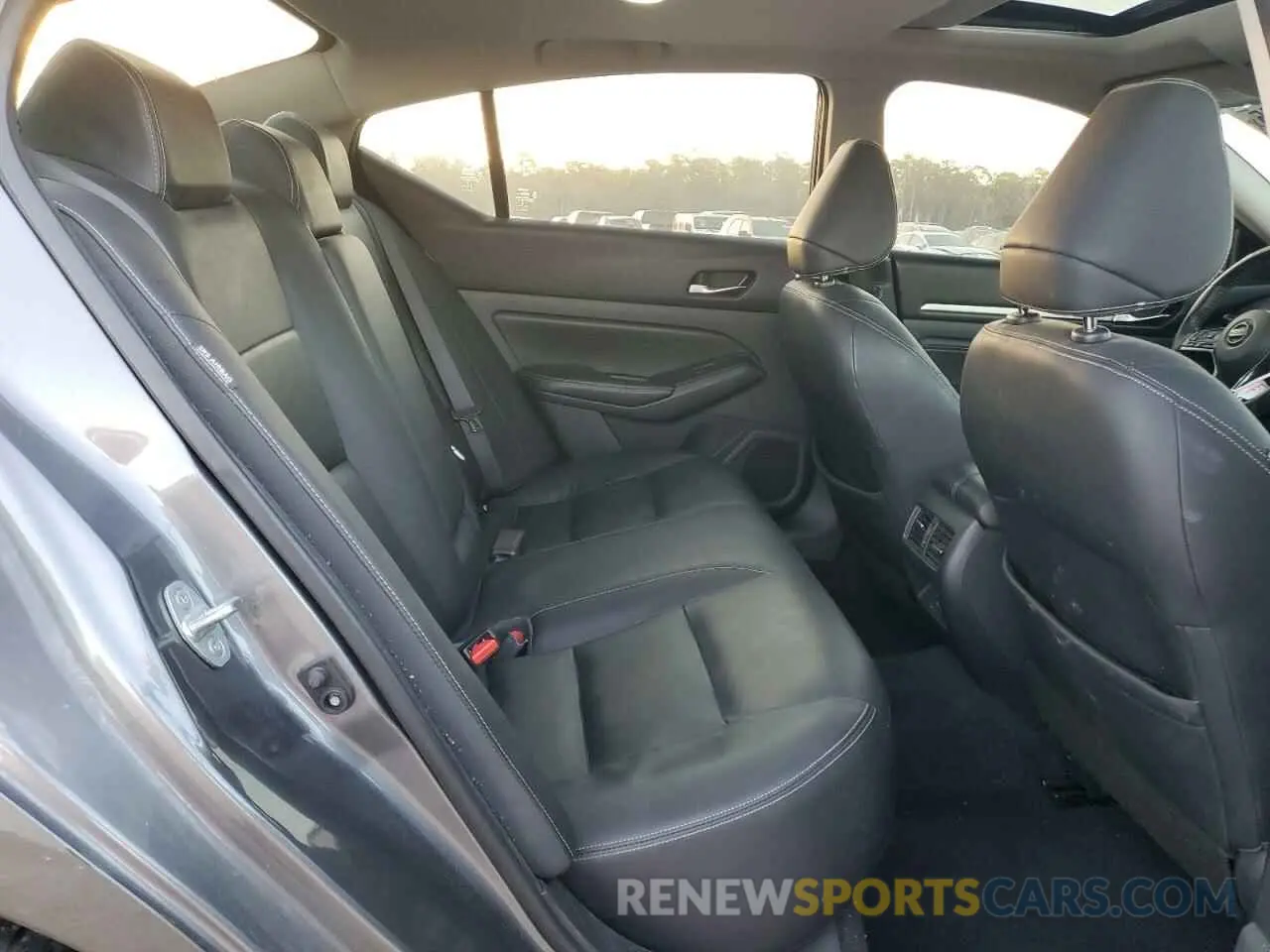 10 Photograph of a damaged car 1N4BL4EV4KC168291 NISSAN ALTIMA 2019