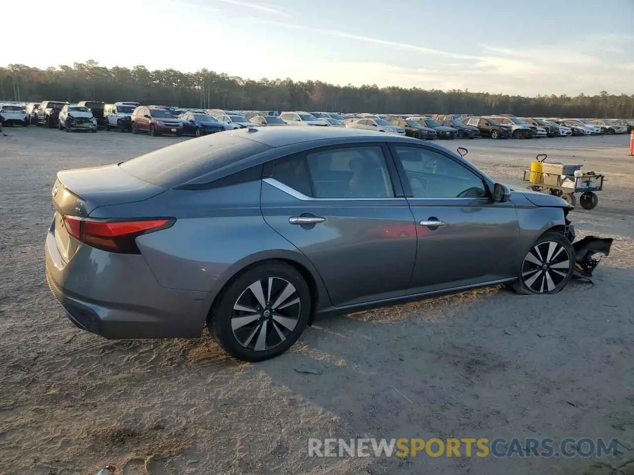 3 Photograph of a damaged car 1N4BL4EV4KC168291 NISSAN ALTIMA 2019