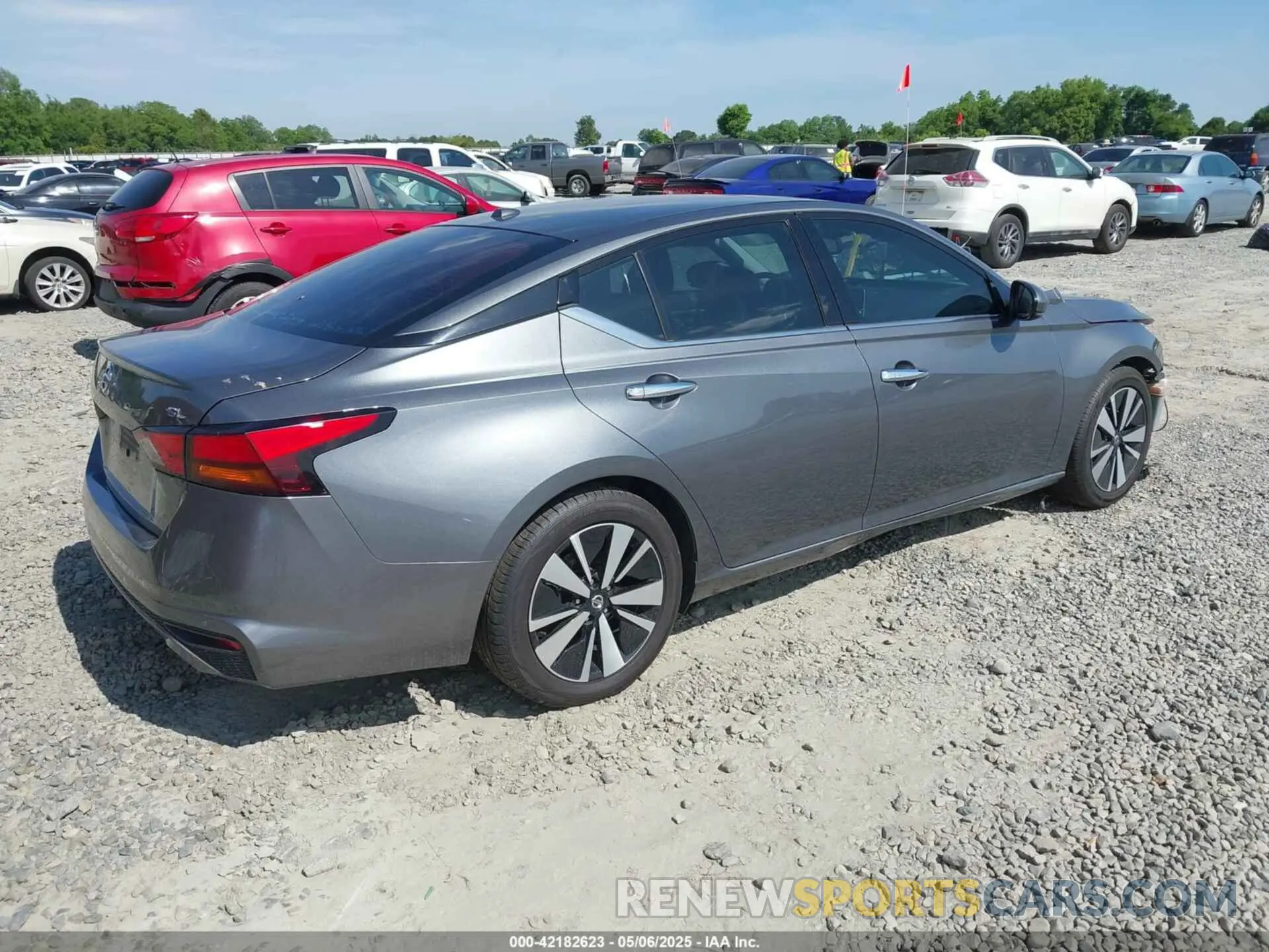 4 Photograph of a damaged car 1N4BL4EV4KC189223 NISSAN ALTIMA 2019