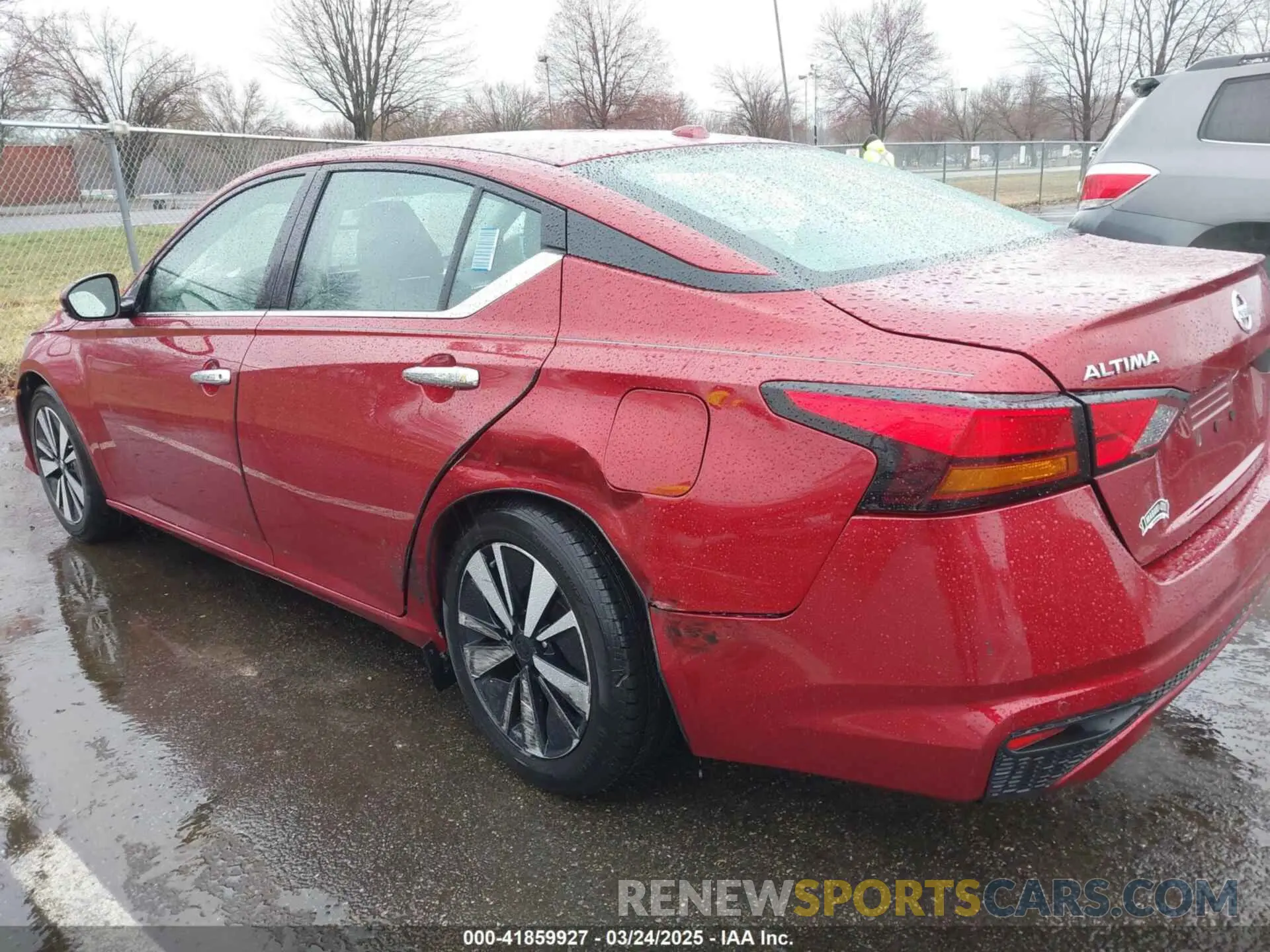 17 Photograph of a damaged car 1N4BL4EV4KC202410 NISSAN ALTIMA 2019