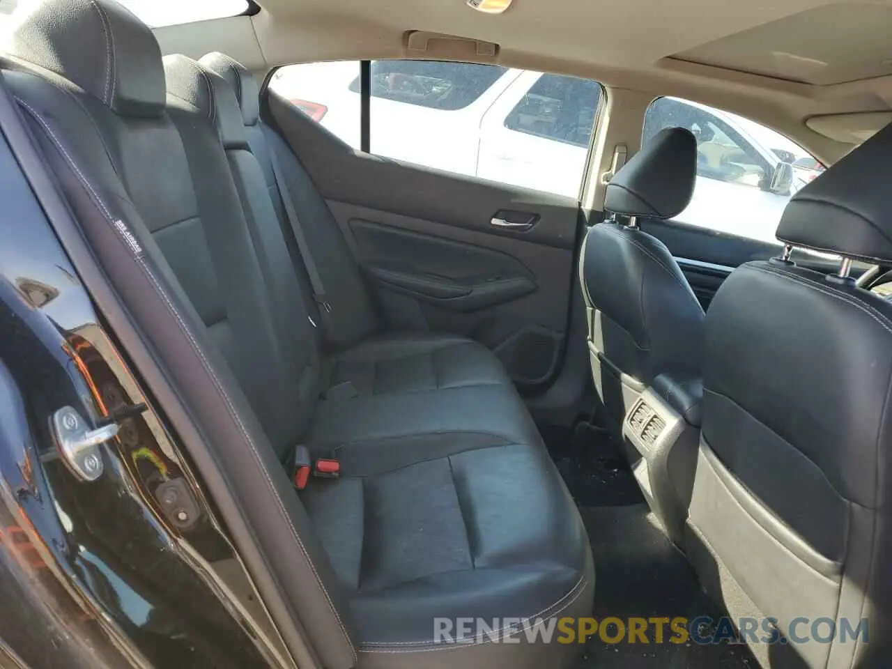 10 Photograph of a damaged car 1N4BL4EV4KC204044 NISSAN ALTIMA 2019