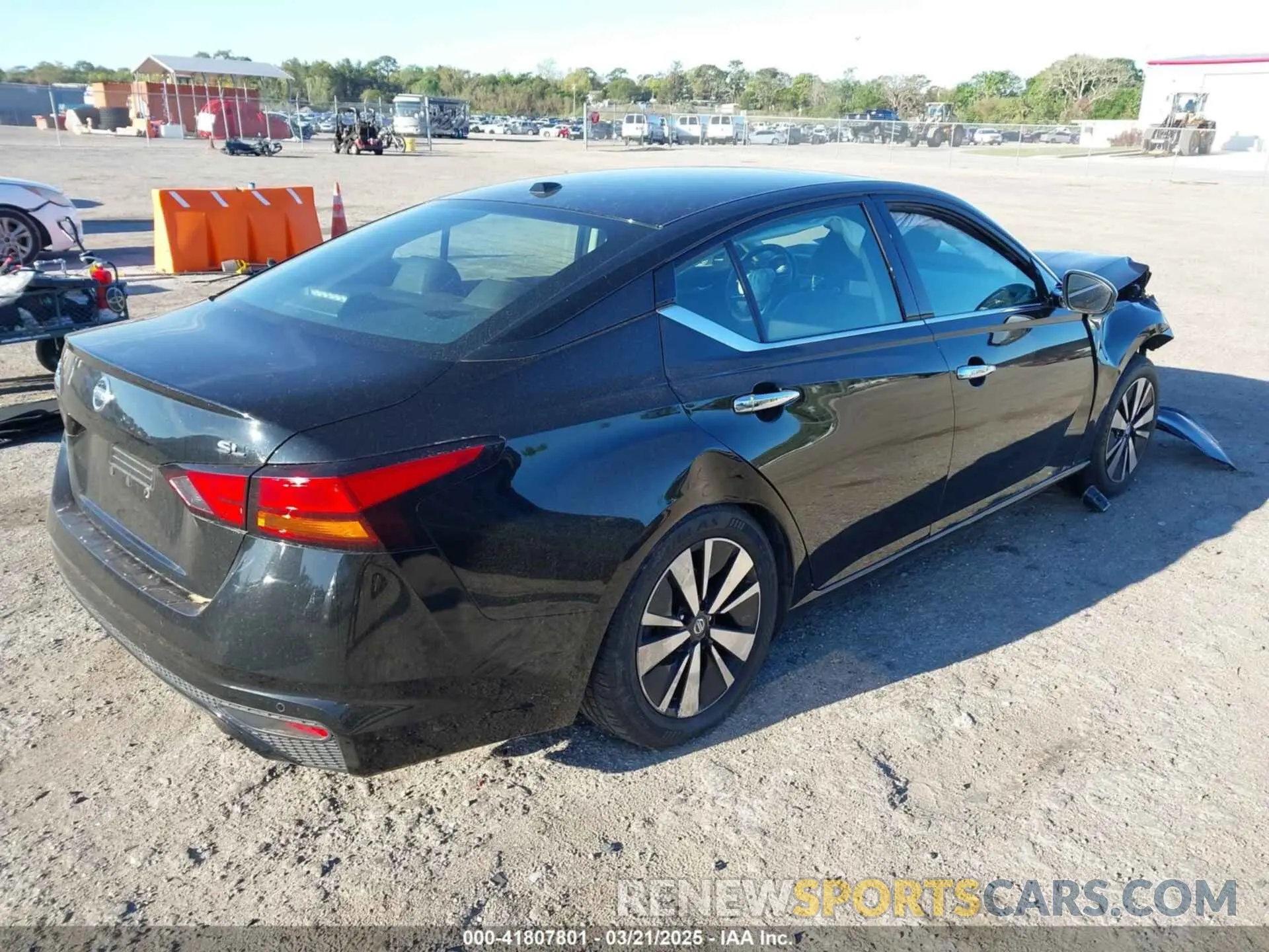 4 Photograph of a damaged car 1N4BL4EV4KC207767 NISSAN ALTIMA 2019
