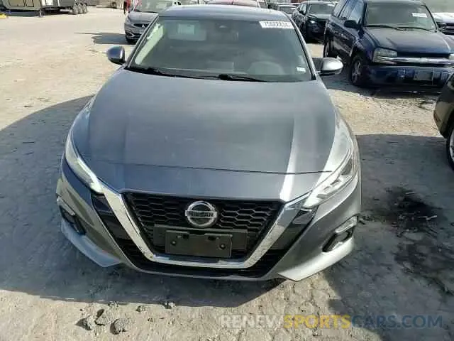 11 Photograph of a damaged car 1N4BL4EV4KC245600 NISSAN ALTIMA 2019