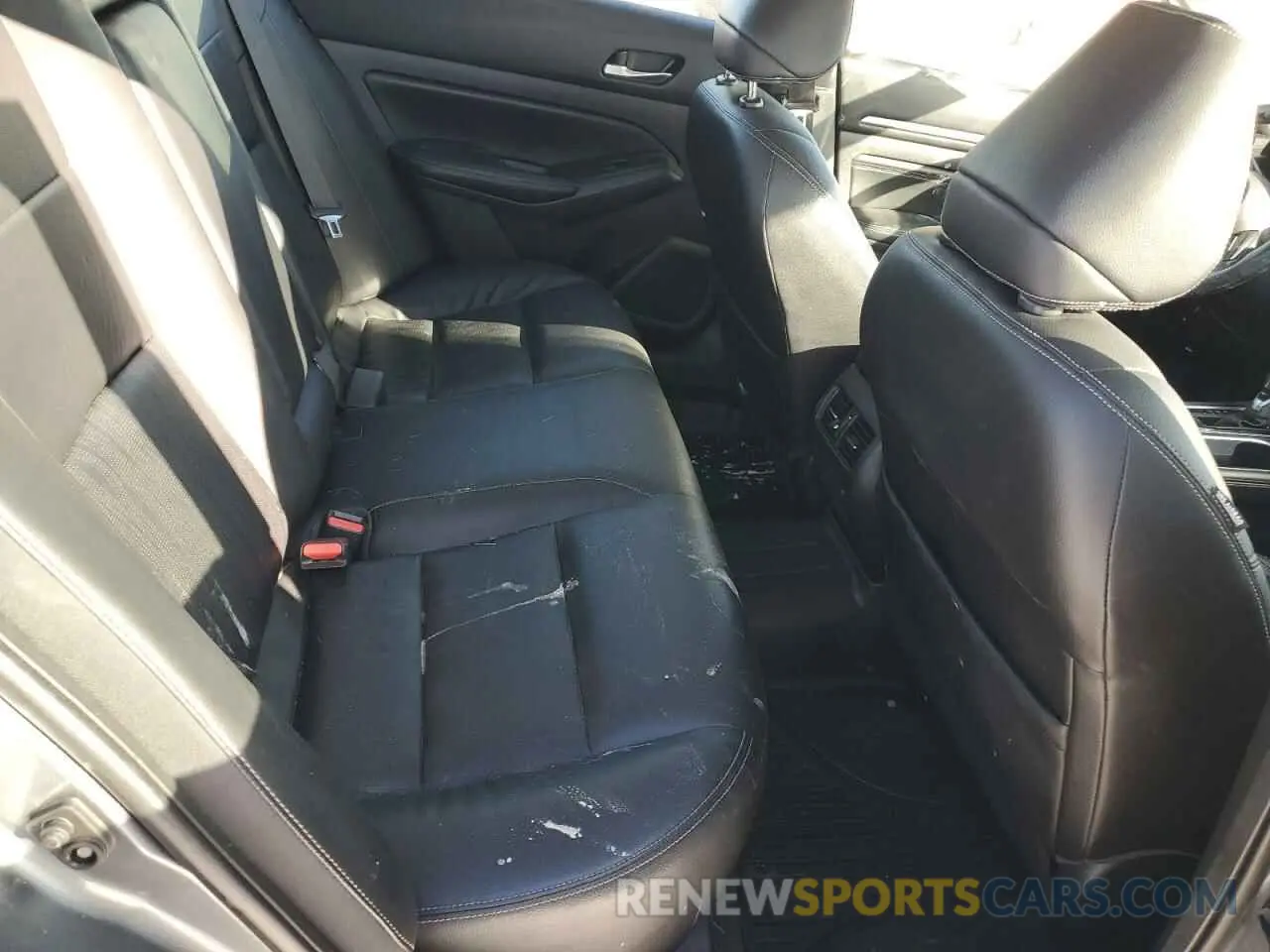 10 Photograph of a damaged car 1N4BL4EV4KC245743 NISSAN ALTIMA 2019