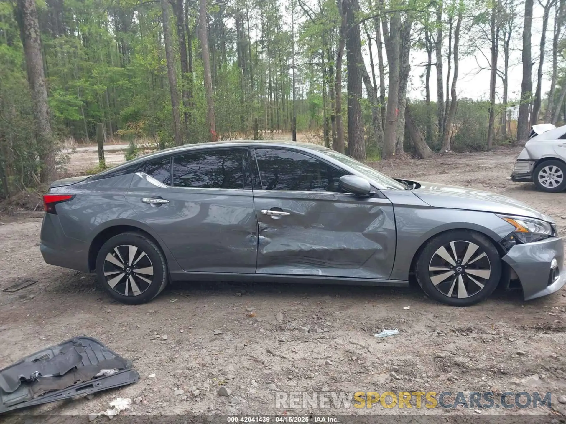 13 Photograph of a damaged car 1N4BL4EV4KC256015 NISSAN ALTIMA 2019