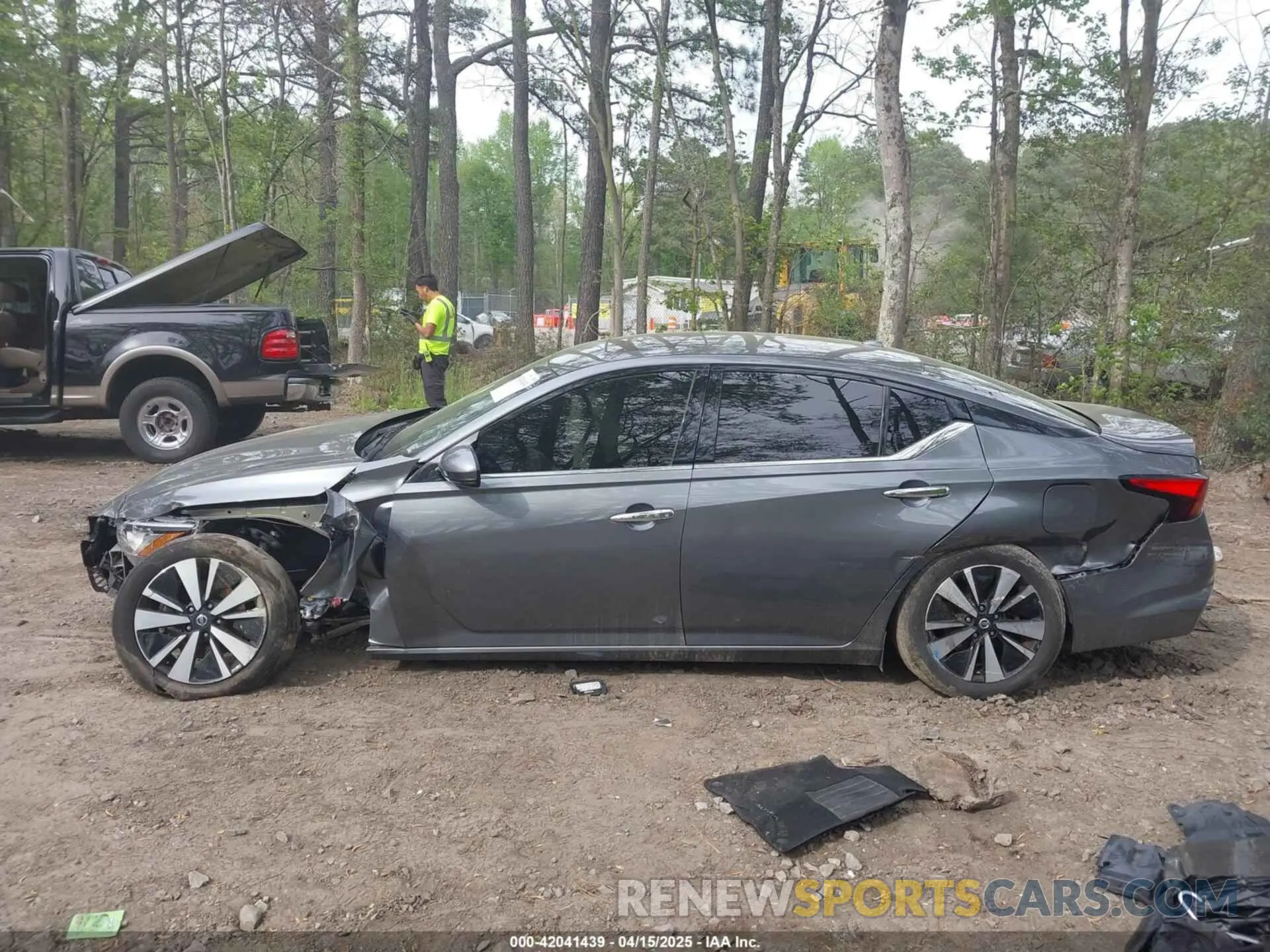 14 Photograph of a damaged car 1N4BL4EV4KC256015 NISSAN ALTIMA 2019