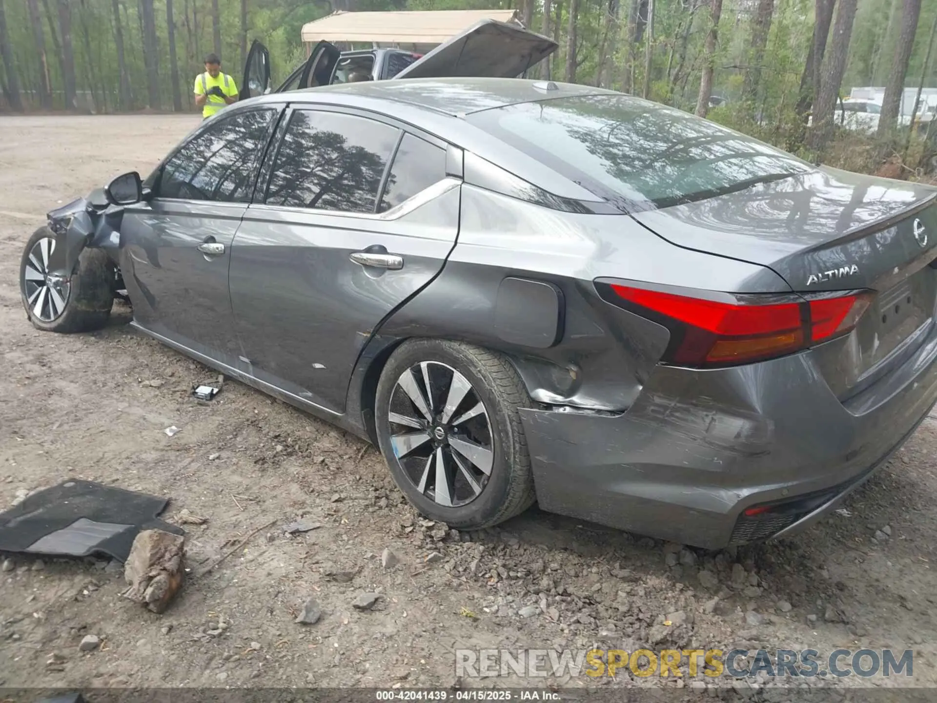 3 Photograph of a damaged car 1N4BL4EV4KC256015 NISSAN ALTIMA 2019