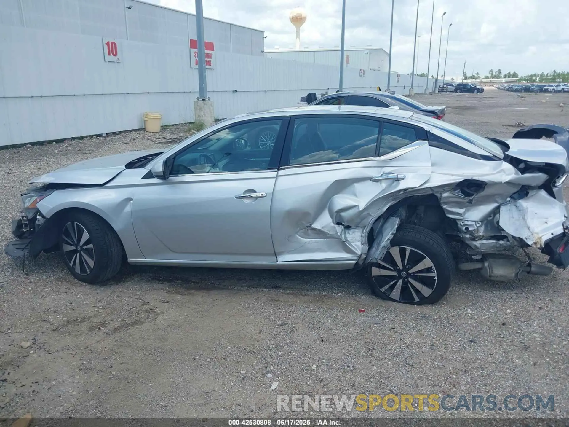 15 Photograph of a damaged car 1N4BL4EV4KC256855 NISSAN ALTIMA 2019