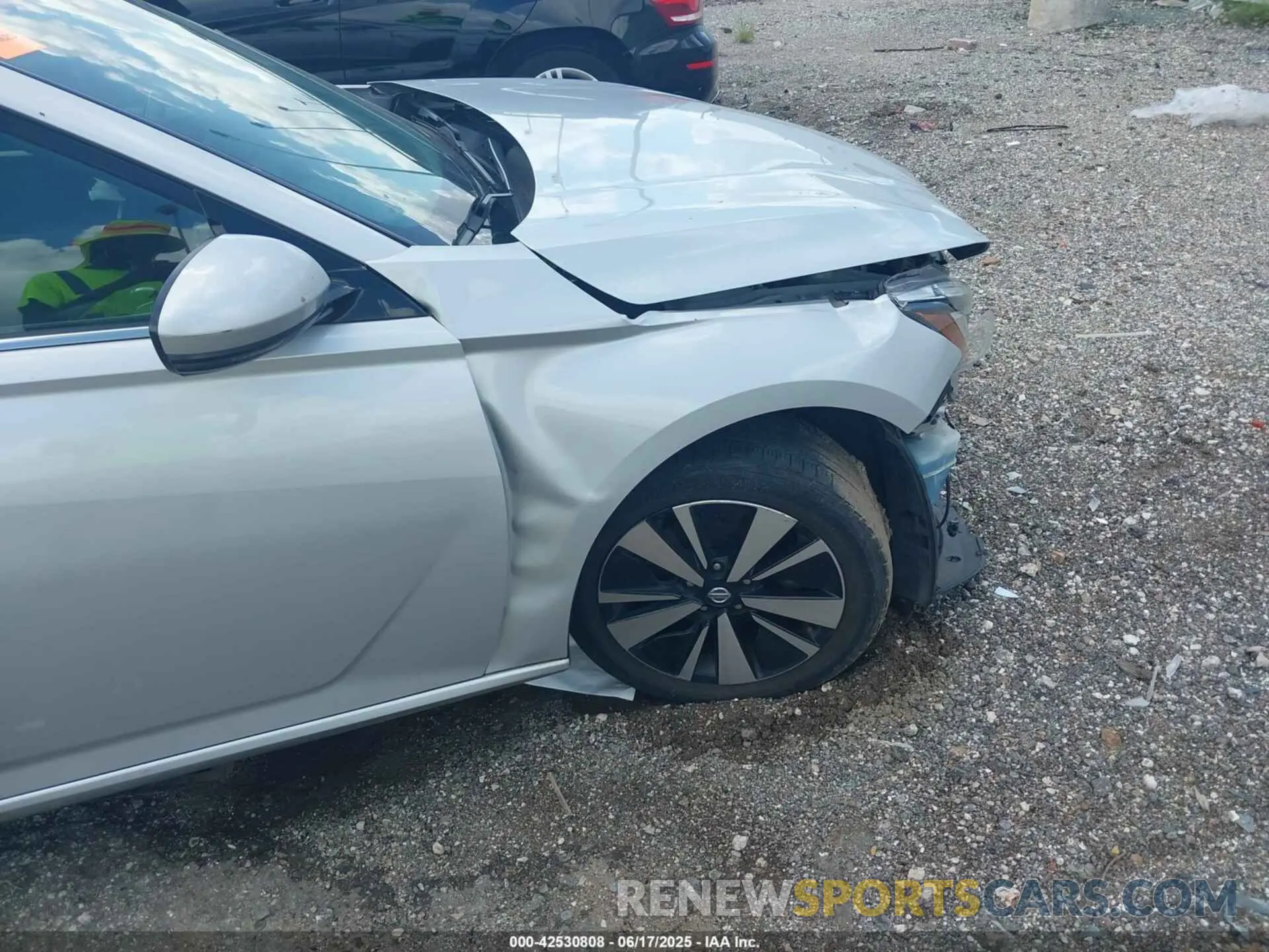 19 Photograph of a damaged car 1N4BL4EV4KC256855 NISSAN ALTIMA 2019