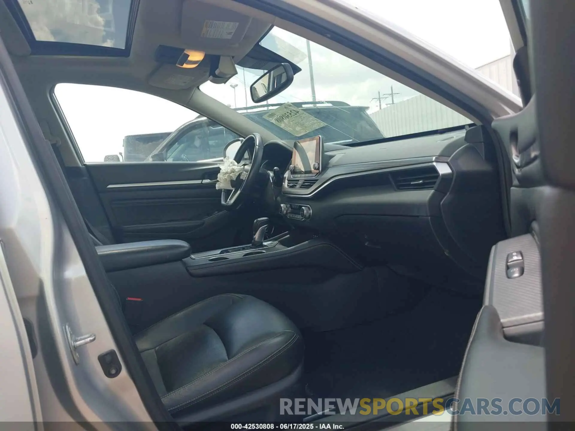 5 Photograph of a damaged car 1N4BL4EV4KC256855 NISSAN ALTIMA 2019